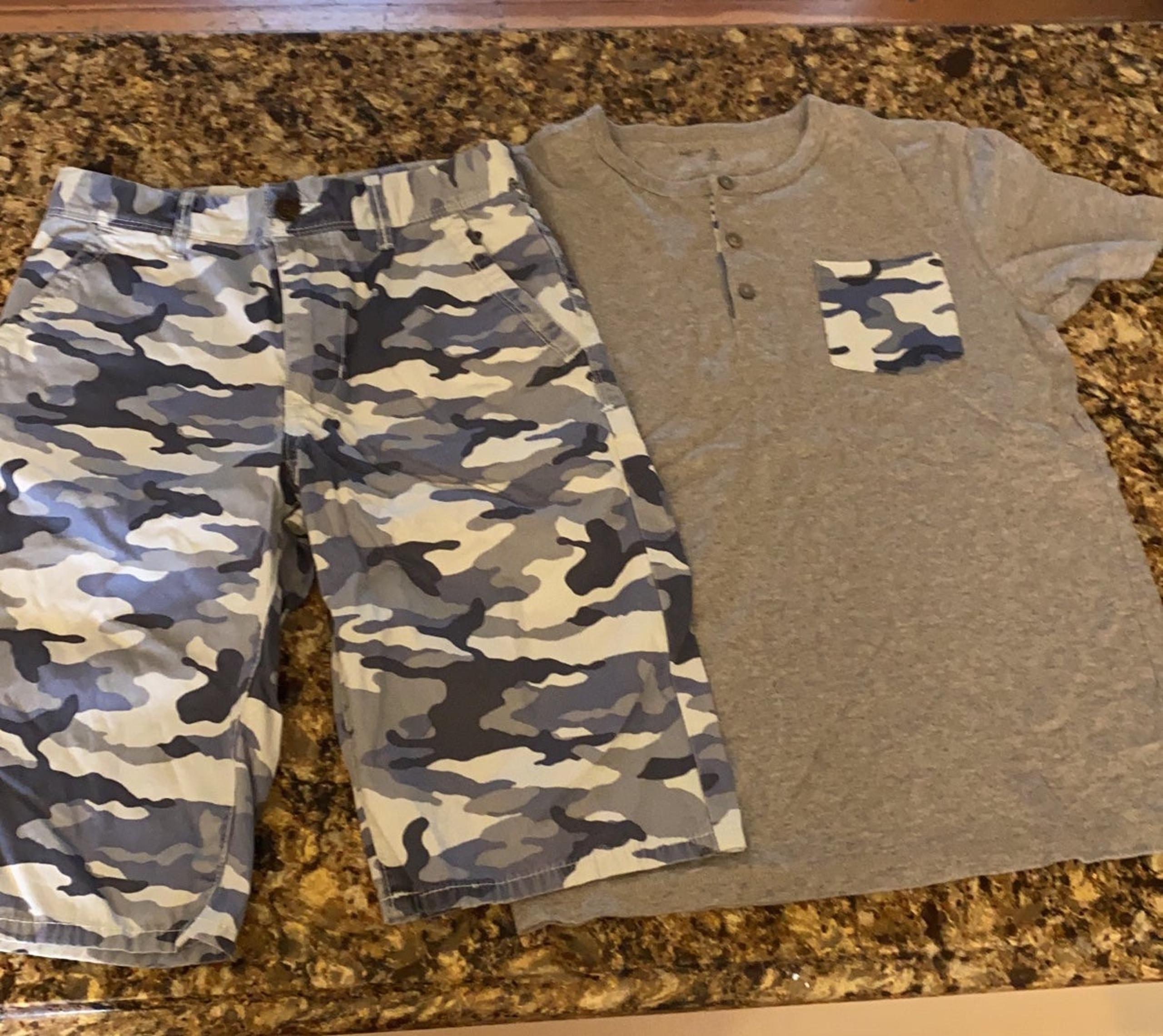 Gap kids boys camo shorts & t-shirt top size 12 XL