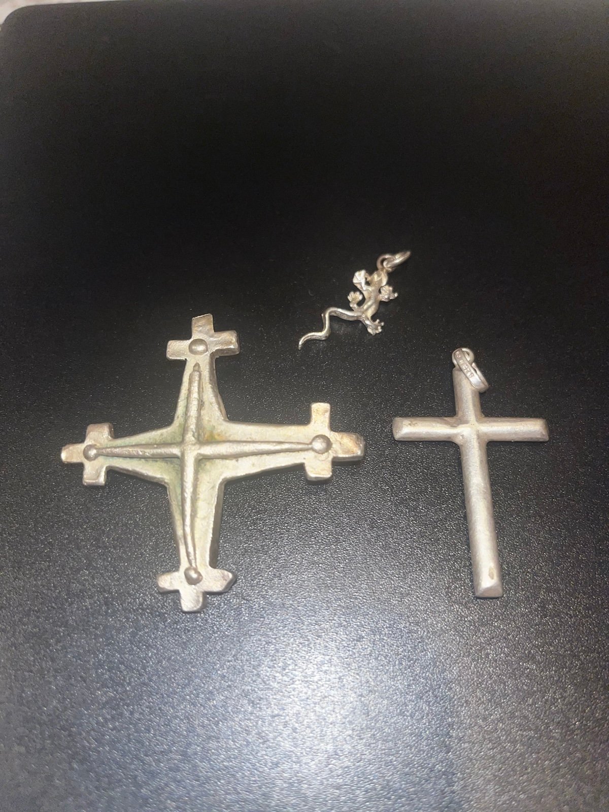 925 Sterling Silver lot: Coptic Cross Brooch, Tubular Cross & Lizard Pendant