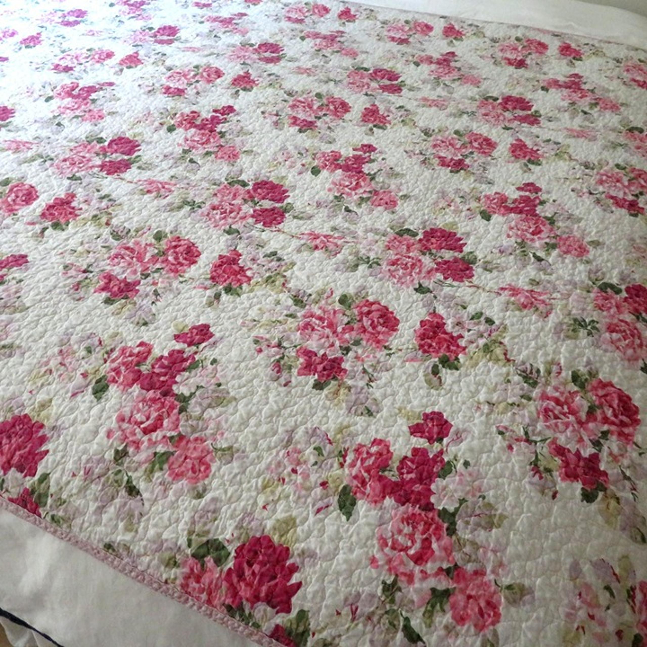 Laura Ashley LIDIA Twin Reversible Quilt Pink Rose Floral Twin 88 x 68 Cotton