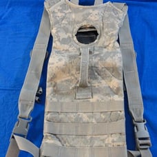 100oz USGI MOLLE II UCP ACU DIGITAL CAMO HYDRATION SYSTEM CARRIER BLADDER RC 802
