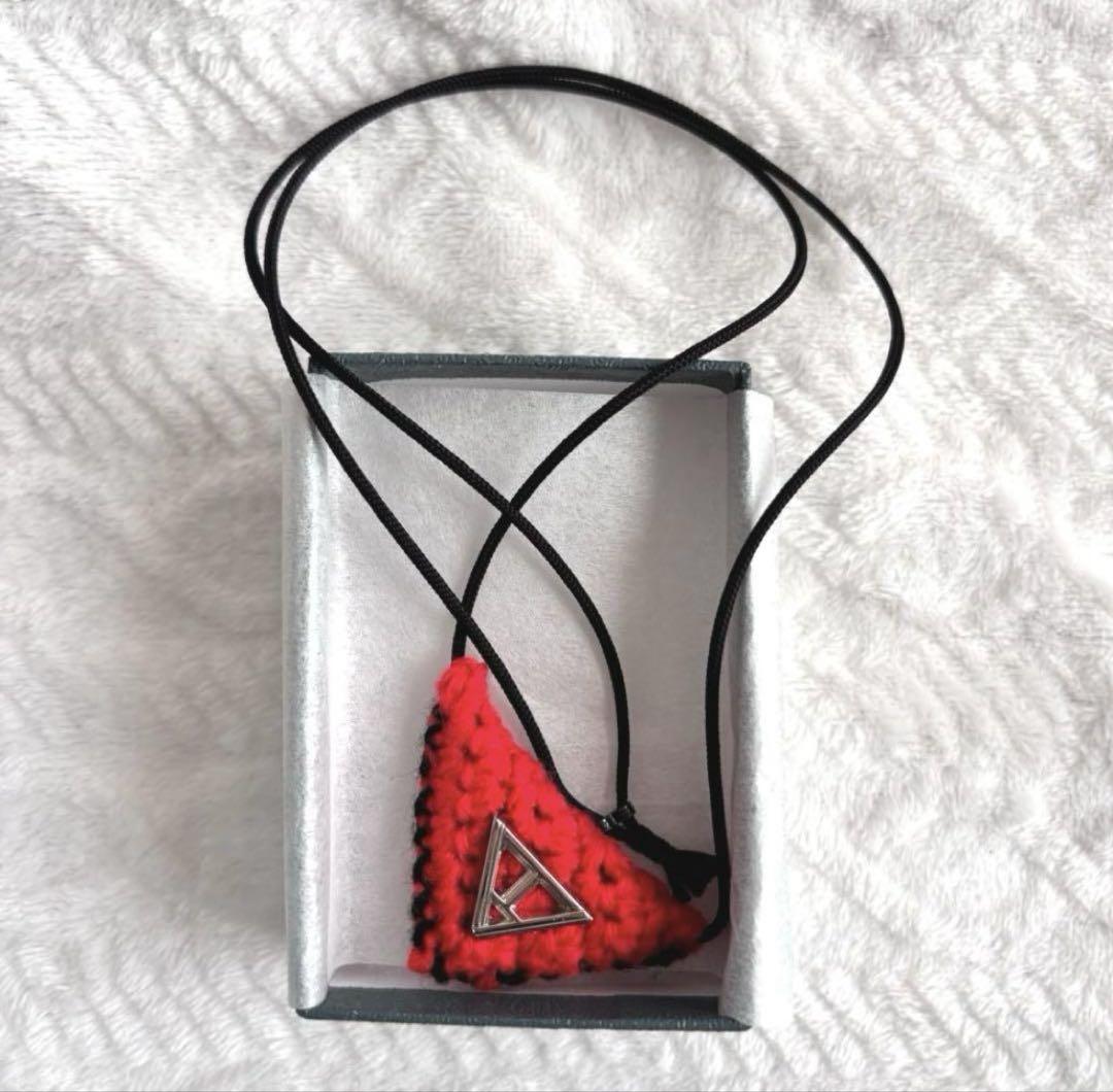 TOGA VIRILIS Magic Triangle Small Red