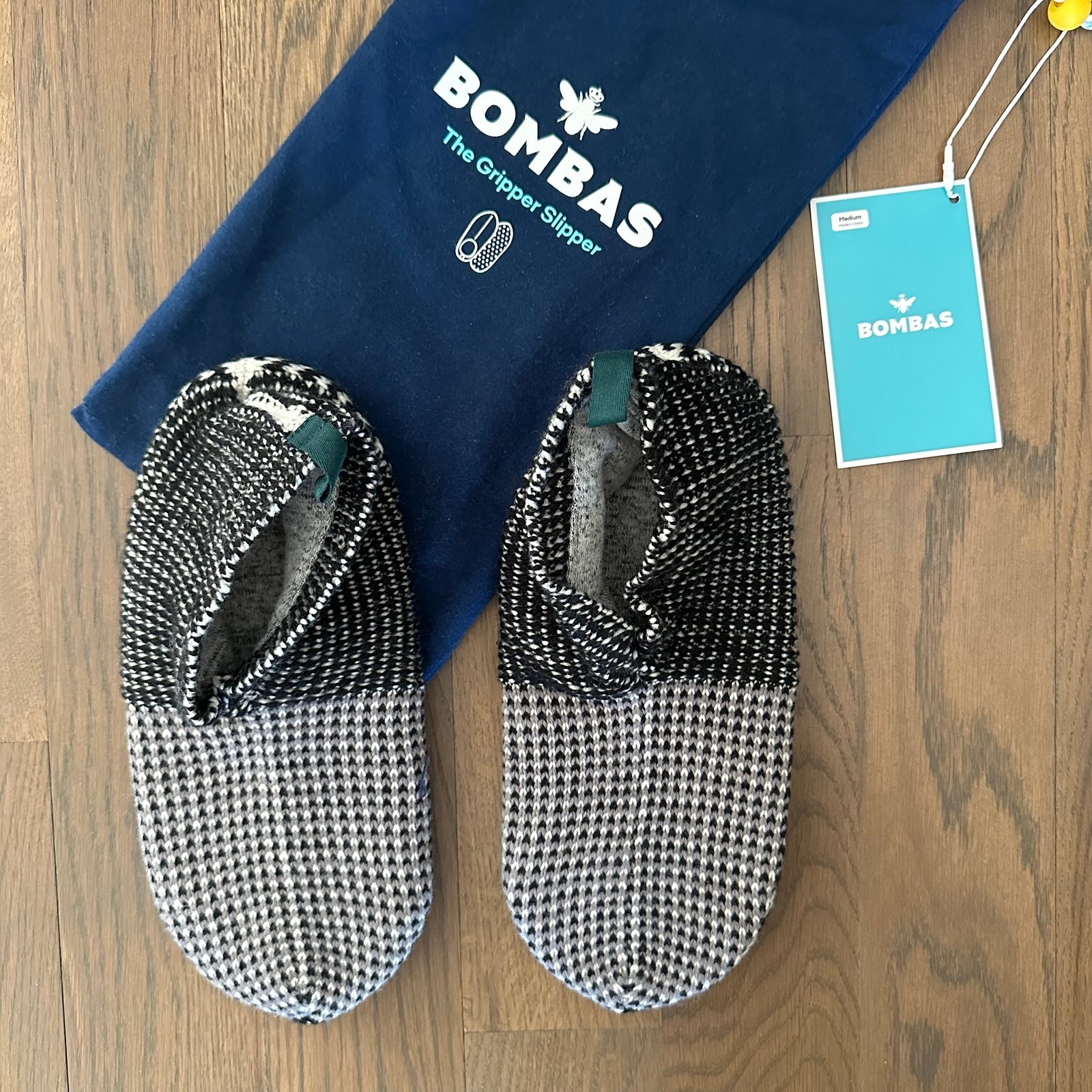 NWT Bombas Women's Gripper Slipper in Black and Grey Size Medium (9-11.5)