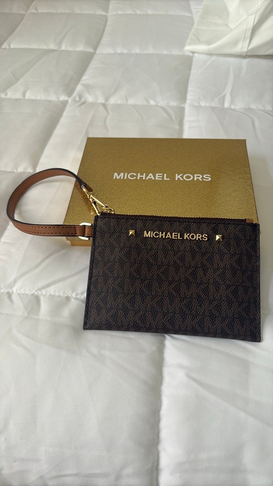 NWOT Michael Kors wristlet authentic brown leather with gold hardware 4“ x 6“