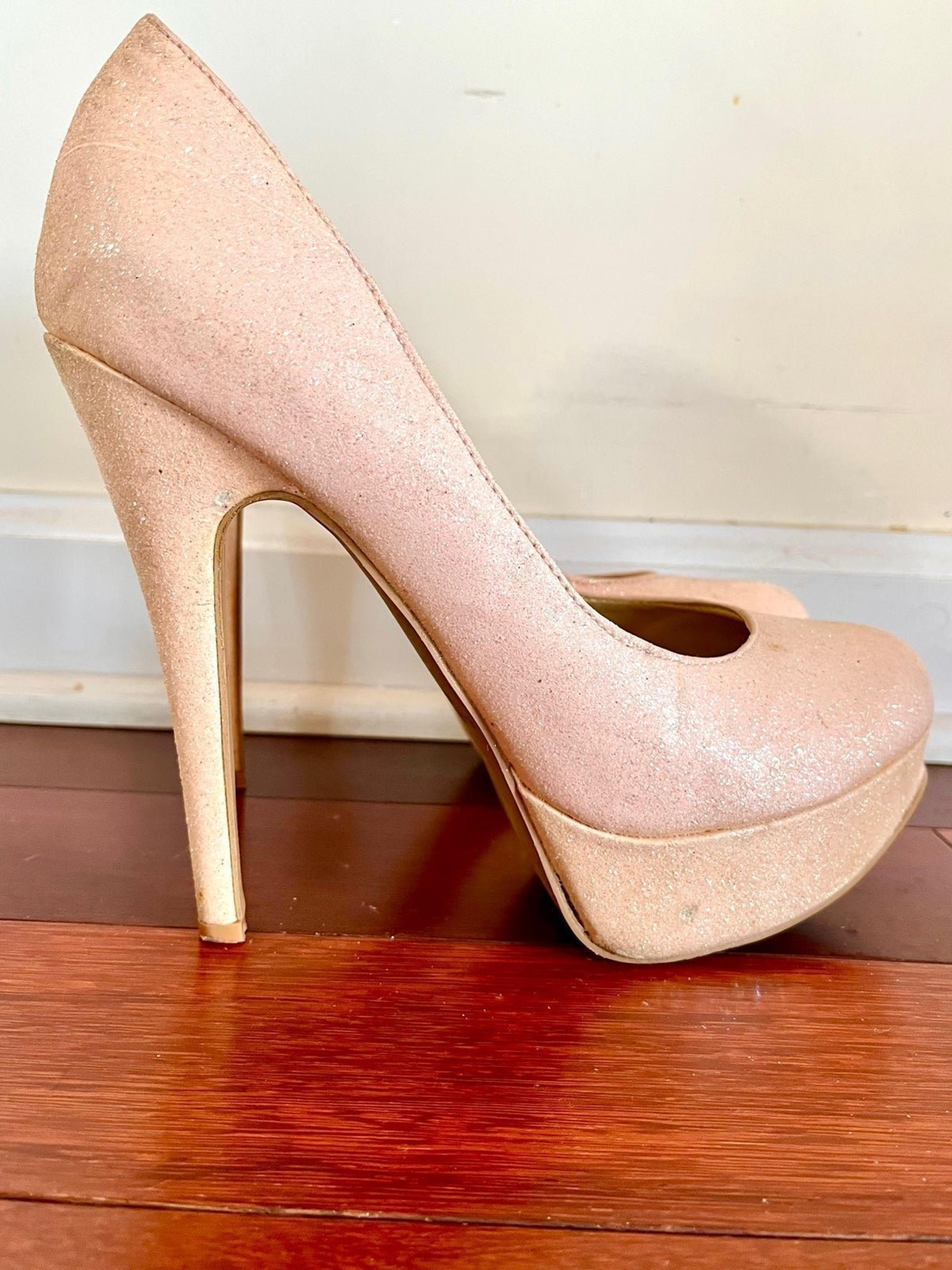 (8.5) Frederick’s of Hollywood Y2K Pink Glitter Platform Pumps
