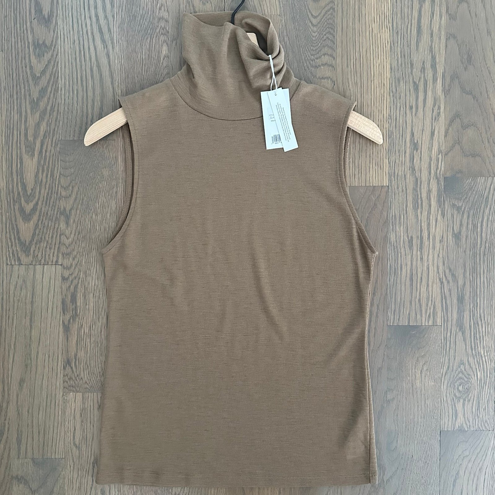 NWT Vince 100% Wool Sleeveless Turtleneck Shell Top in Camel Tan Size Large