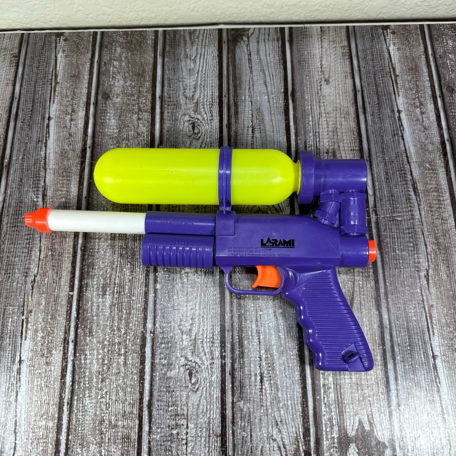 Vintage 1990 Larami Super Soaker 30 Air Pressure Pump Water Squirt Gun - Purple