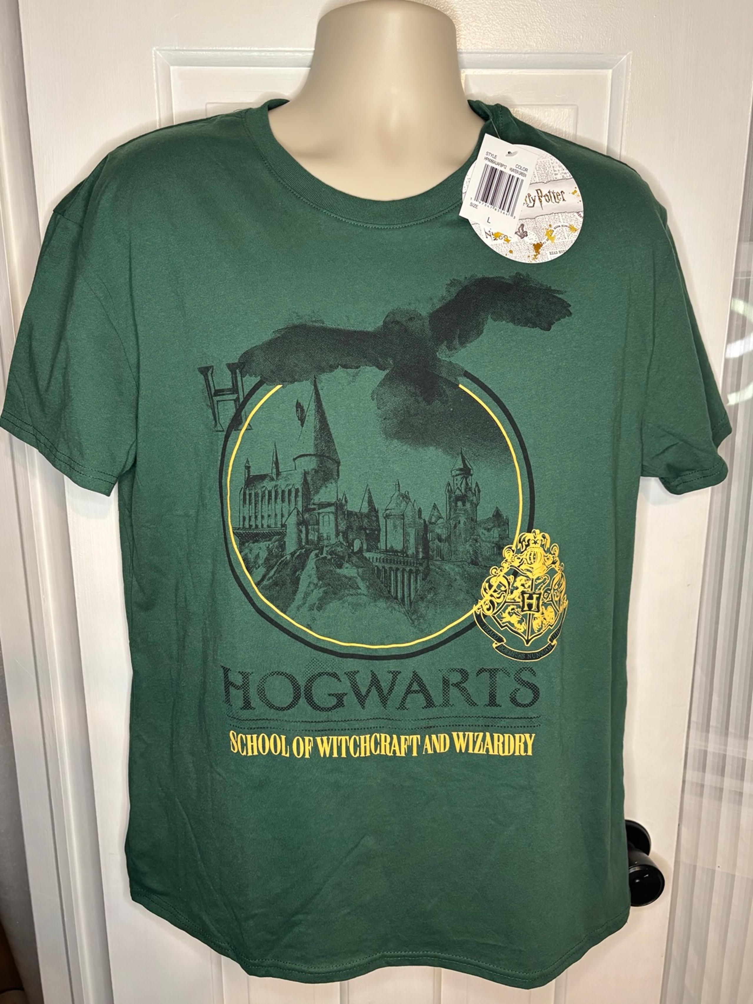 NEW WITH TAGS - HARRY POTTER HOGWARTS T-SHIRT - MENS LARGE