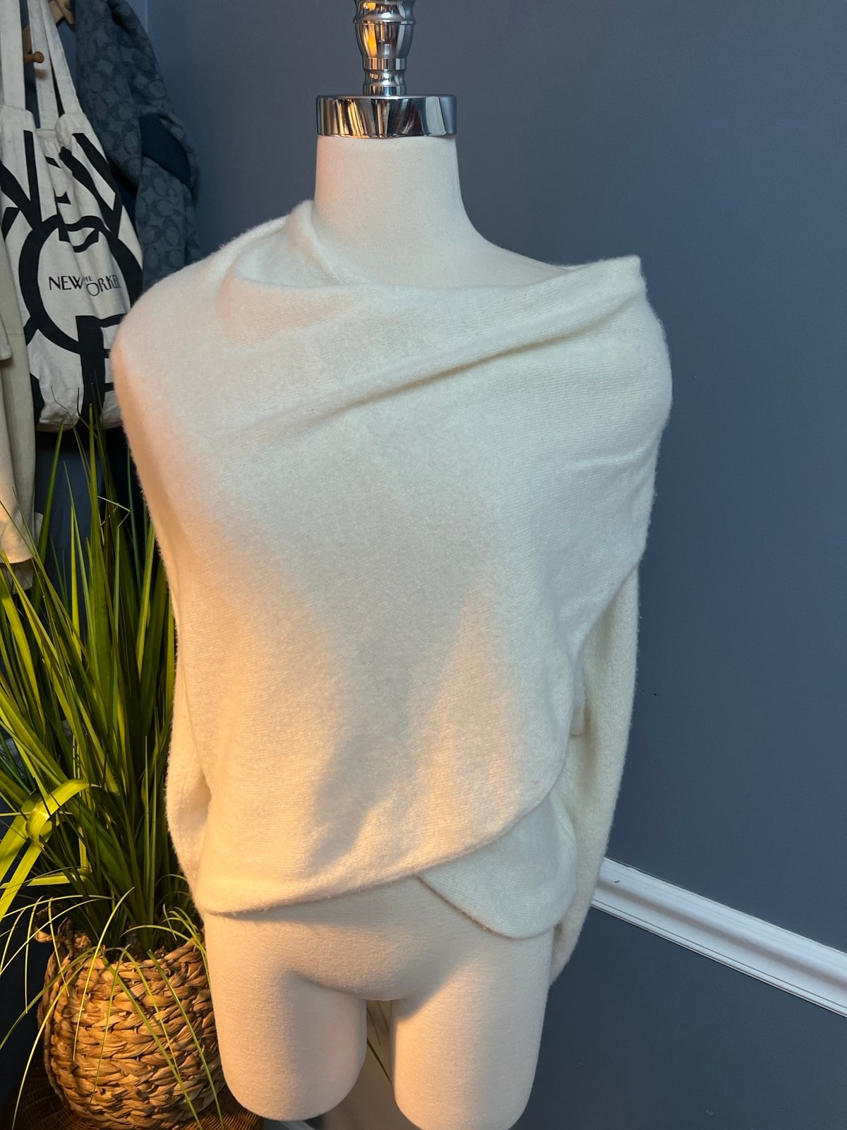 Brochu Walker Cashmere Wrap sweater beige size medium