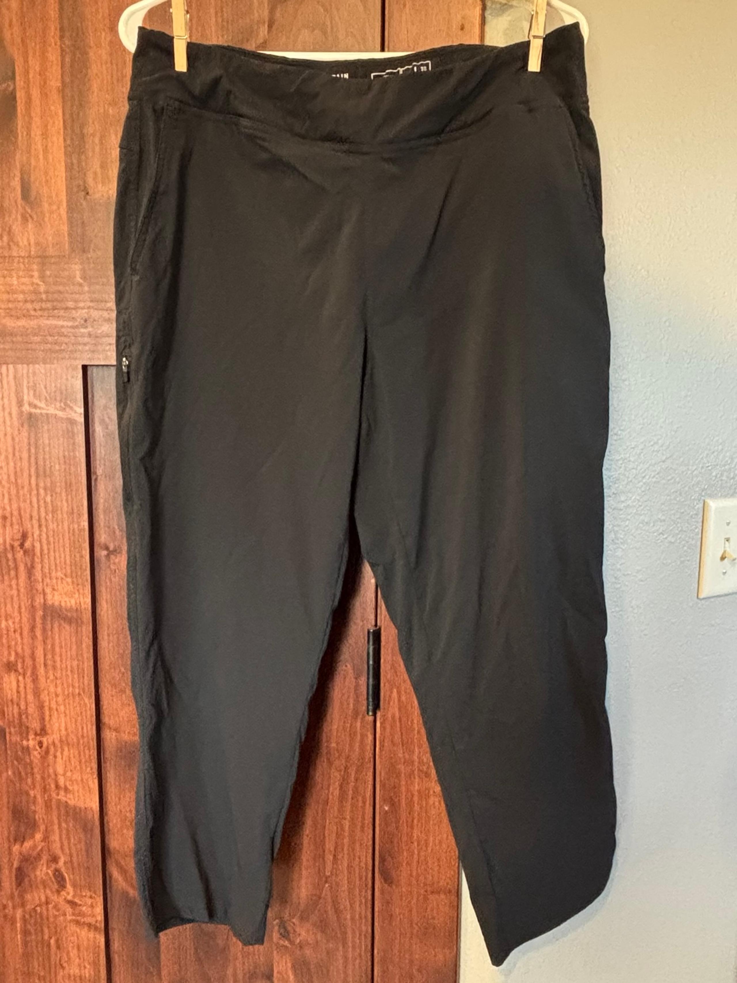 MOUNTAIN HARDWEAR DYNAMA™ CROP 
Size Large regular