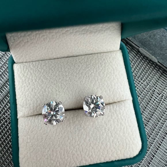 4CT Moissanite Stud earrings item 5994