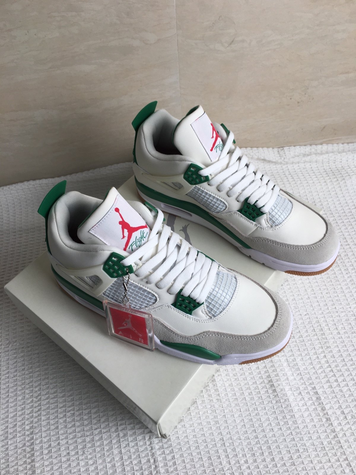 Air Jordan 4