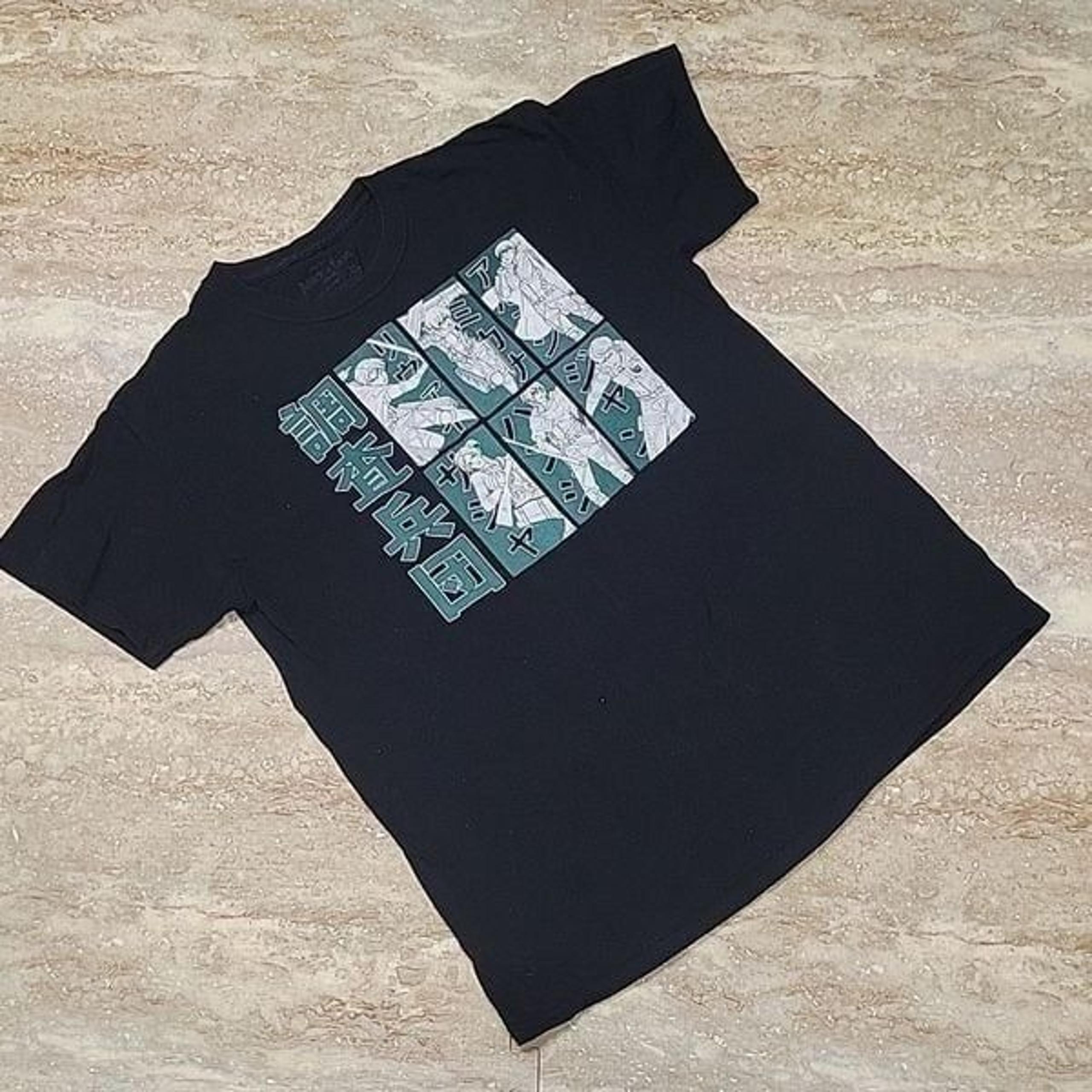 FUNIMATION "ATTACK ON TITAN" TEE SIZE LARGE