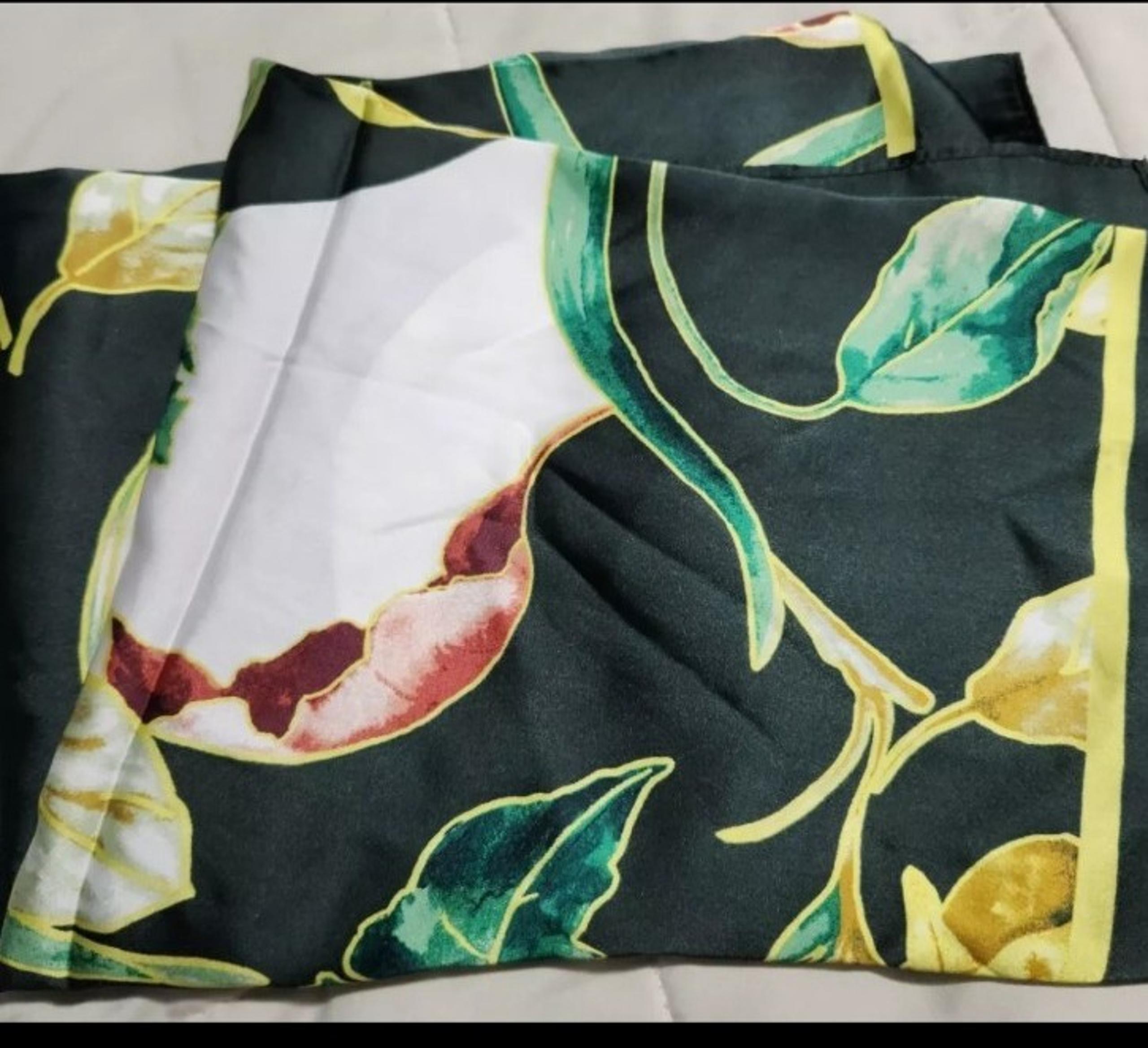 White House Black Market Oblong Scarf Autumn Leaves Green Floral