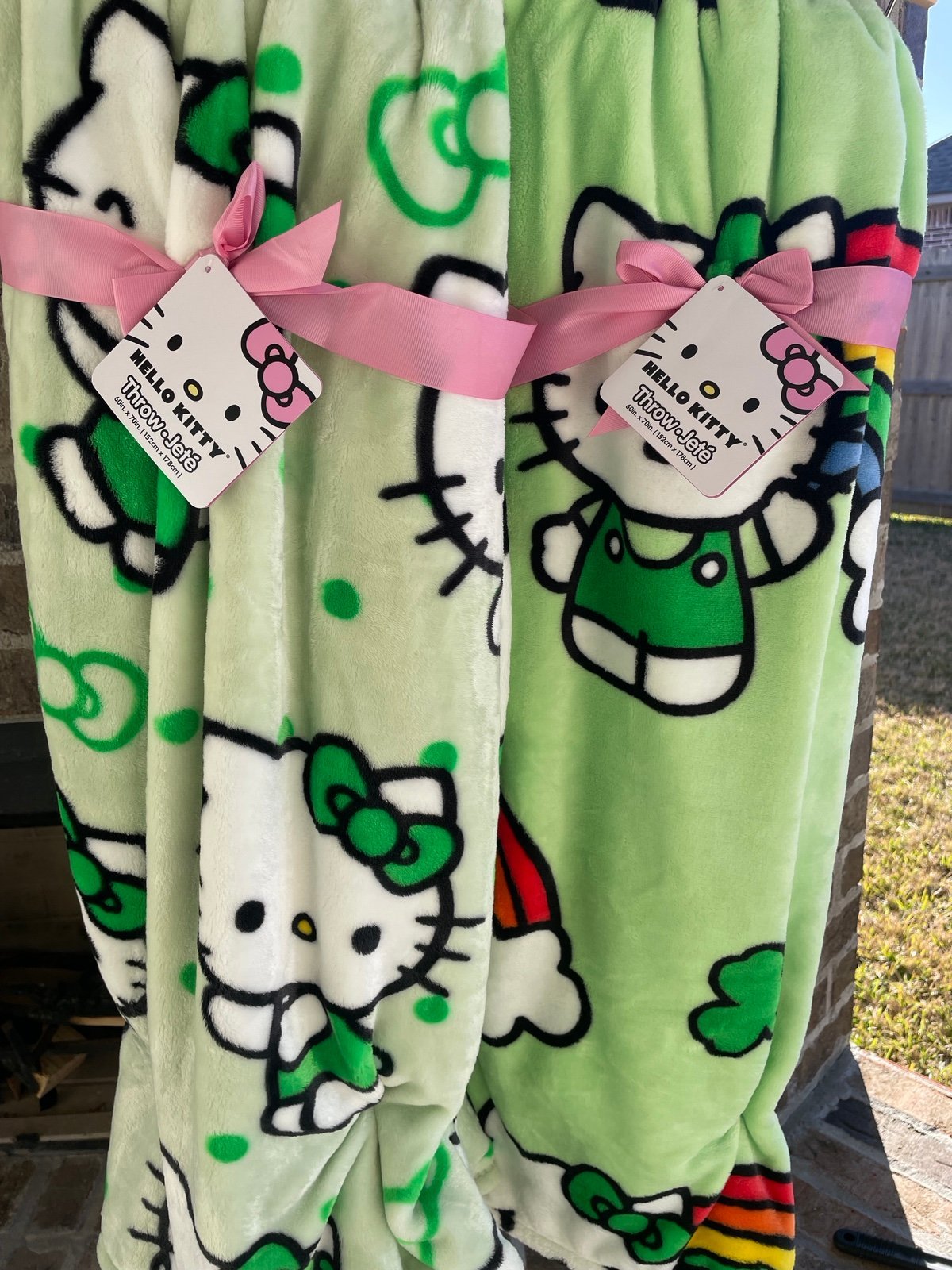 Hello Kitty St. Patrick Green Bow Blanket