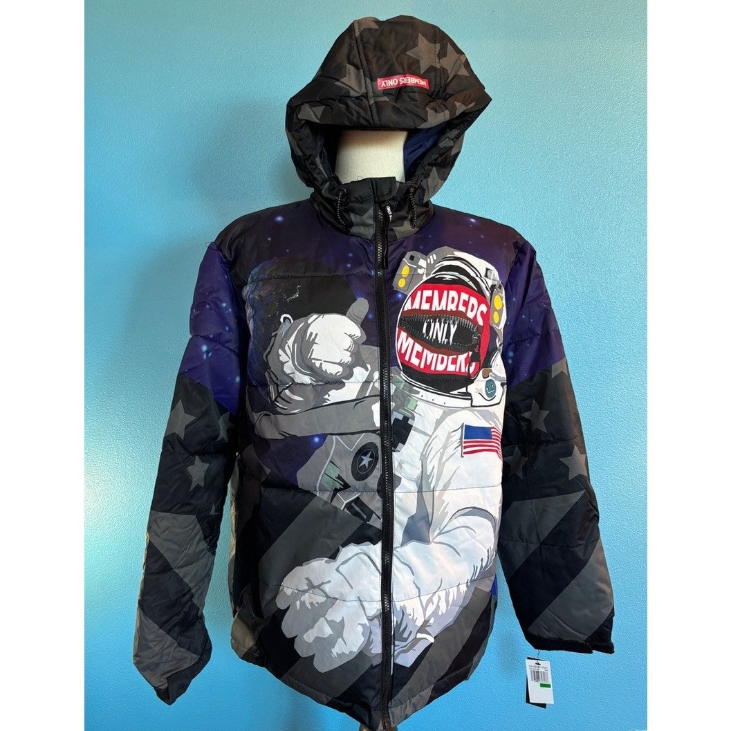 NWT Members Only Graphic Spaceman Zipper Puffer Jacket Hood Pockets USA Flag L
