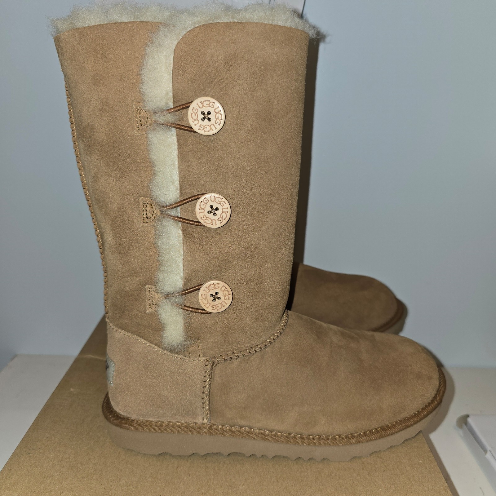 UGG K Bailey Button Triplet II size 6 boots