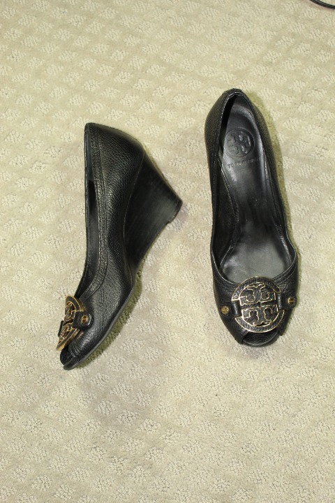 Tory Burch Amanda Women's Sz 9 Logo Black Pebble Leather Open Toe Wedge Heels