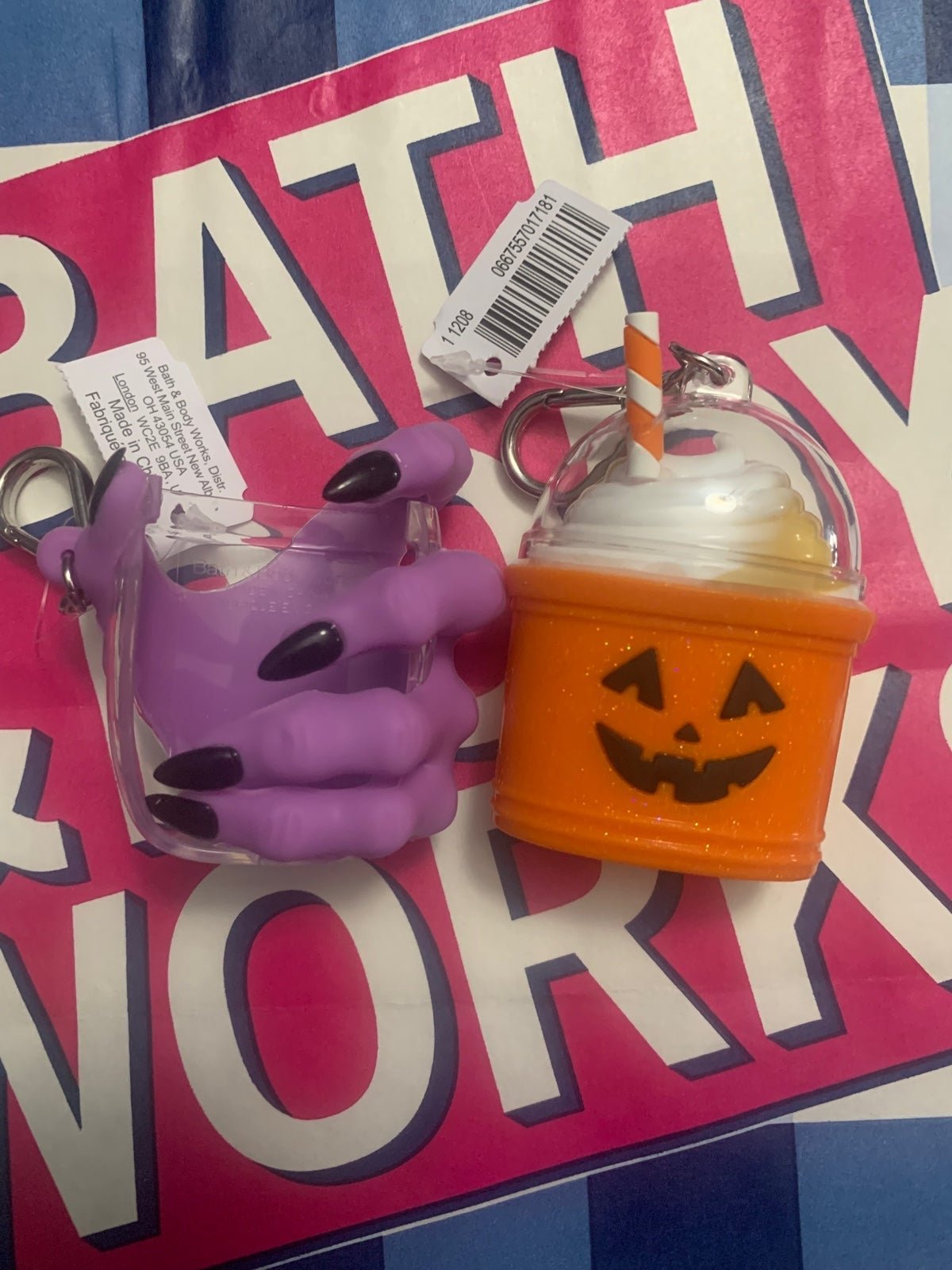 2 NWT HALLOWEEN WITCH HAND PUMPKIN HOLDERS POCKETBAC CLIP SET BATH & BODY WORKS