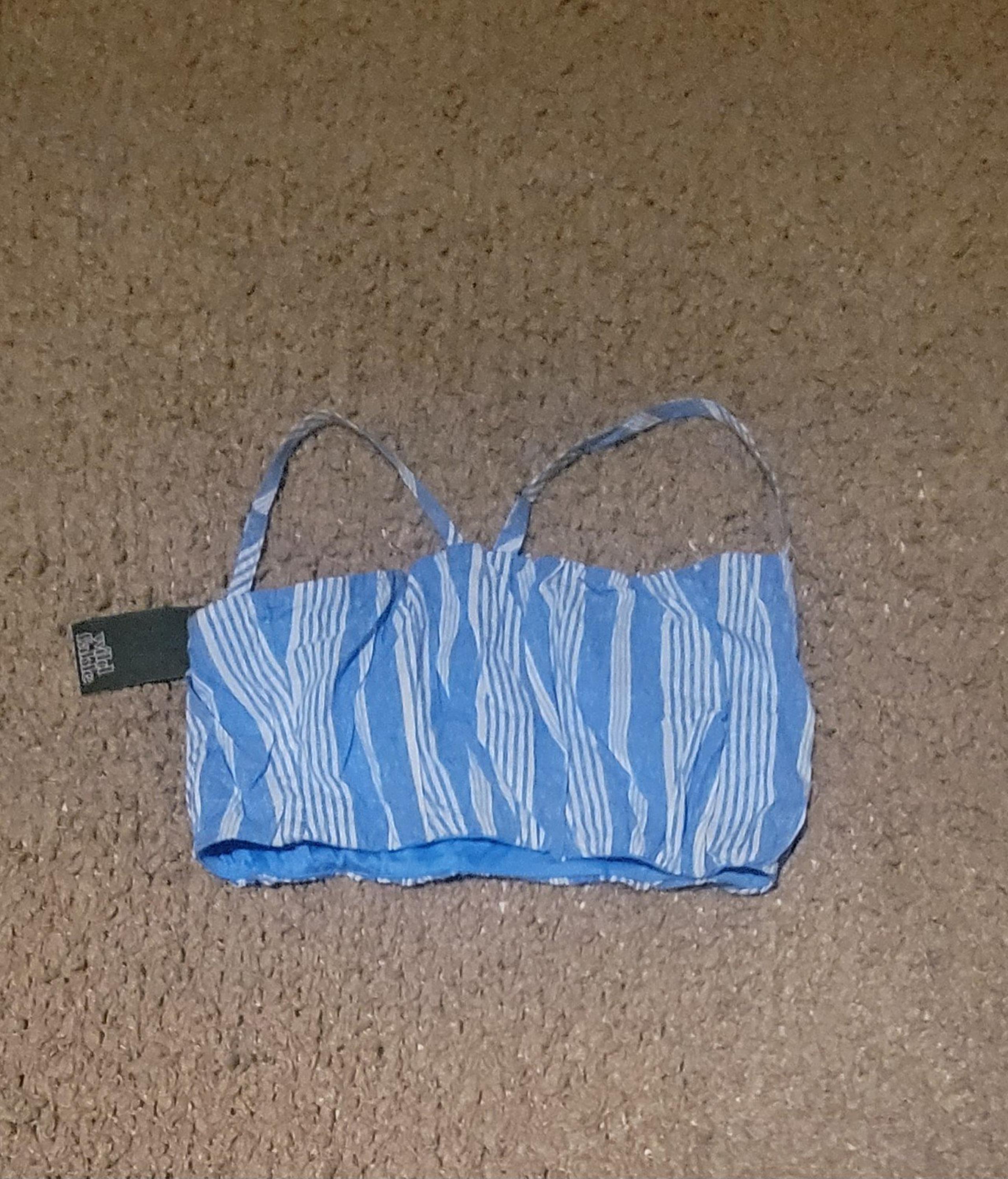 !!FINAL PRICE!!NWT WOMENS WILD FABLE CROP TOP BLUE AND WHITE STRIPED SIZE XS