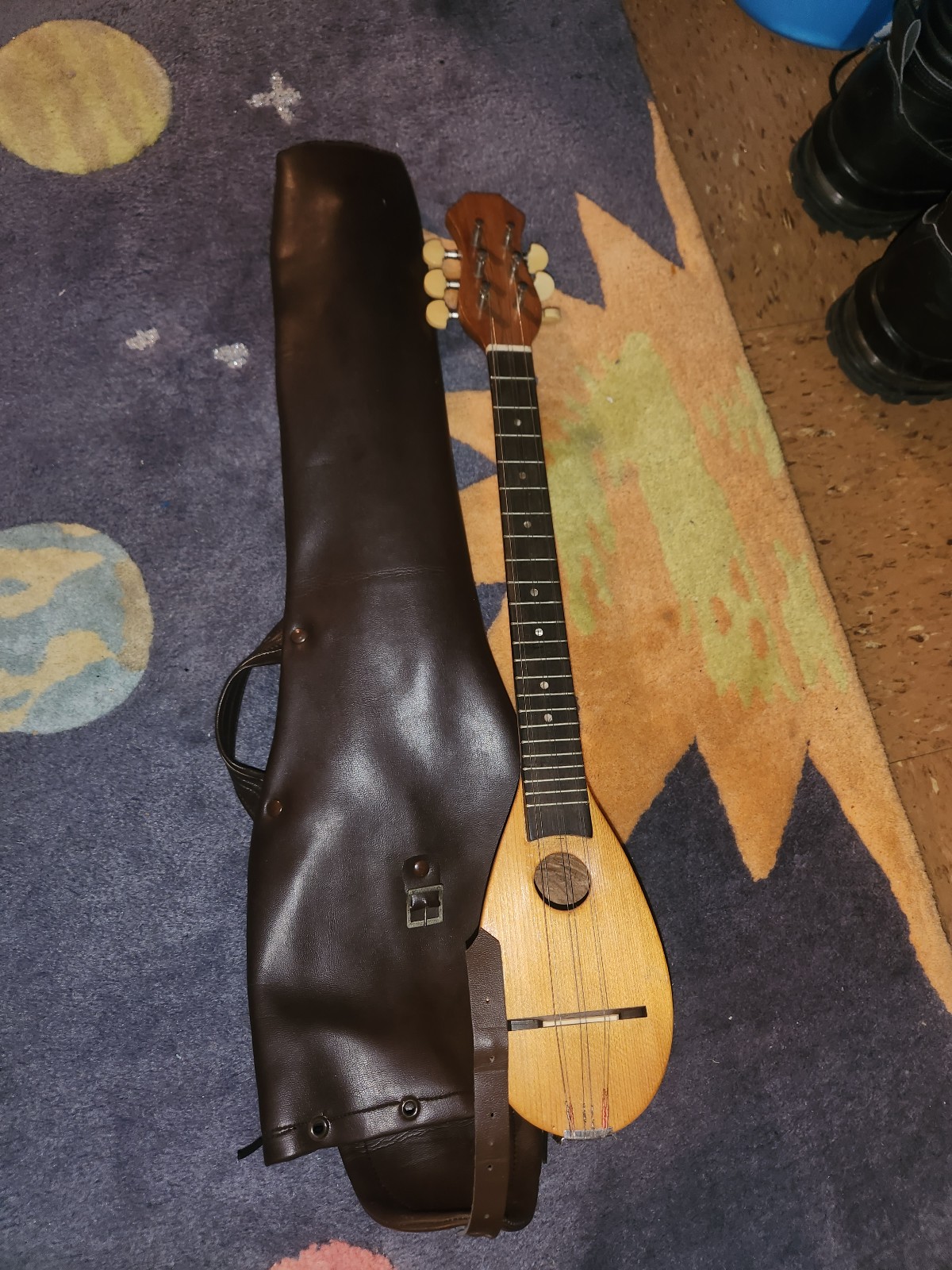 Mandolin Guitar