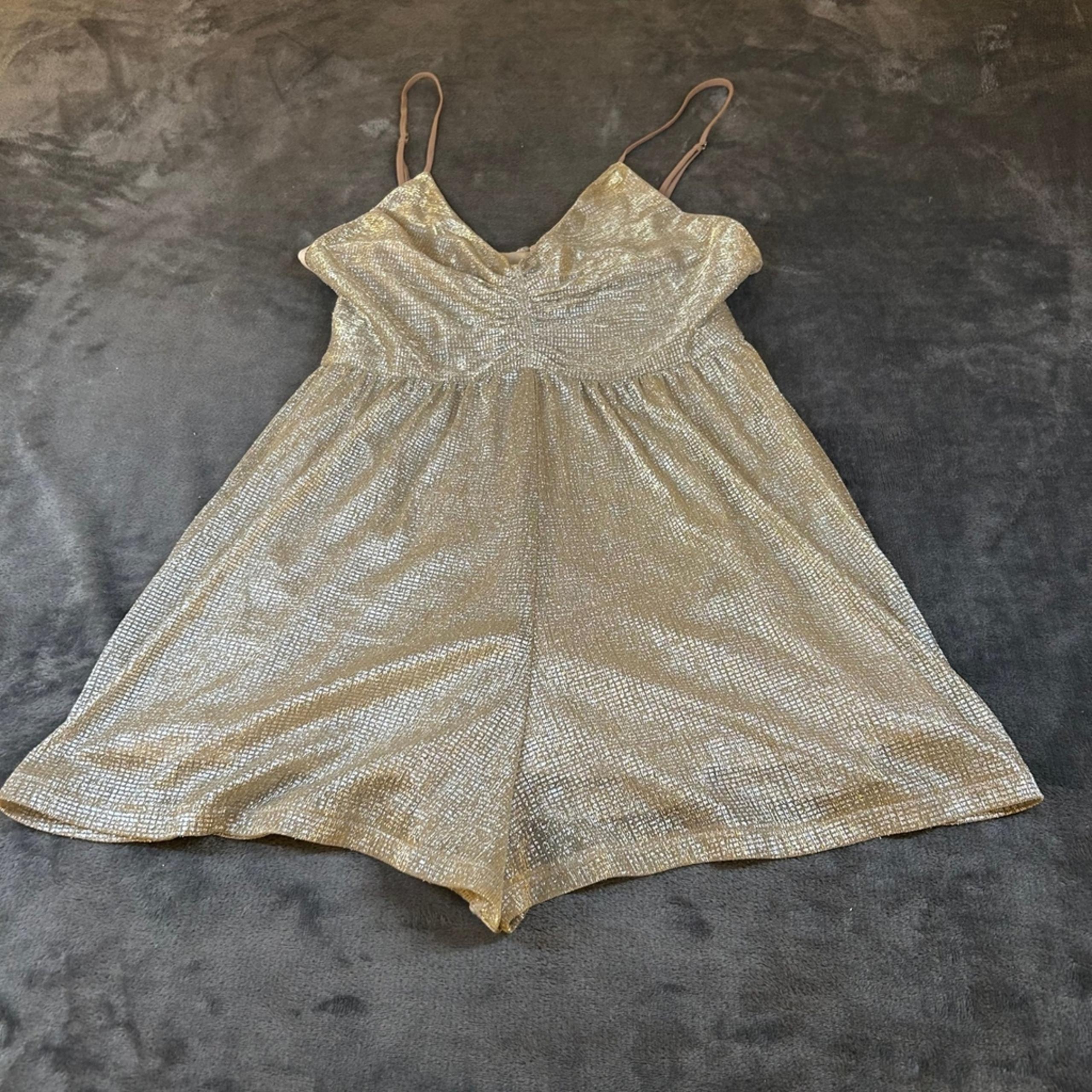 Urban Outfitters Gold Metallic Romper Spaghetti Strap V Neck Mini Womens Small