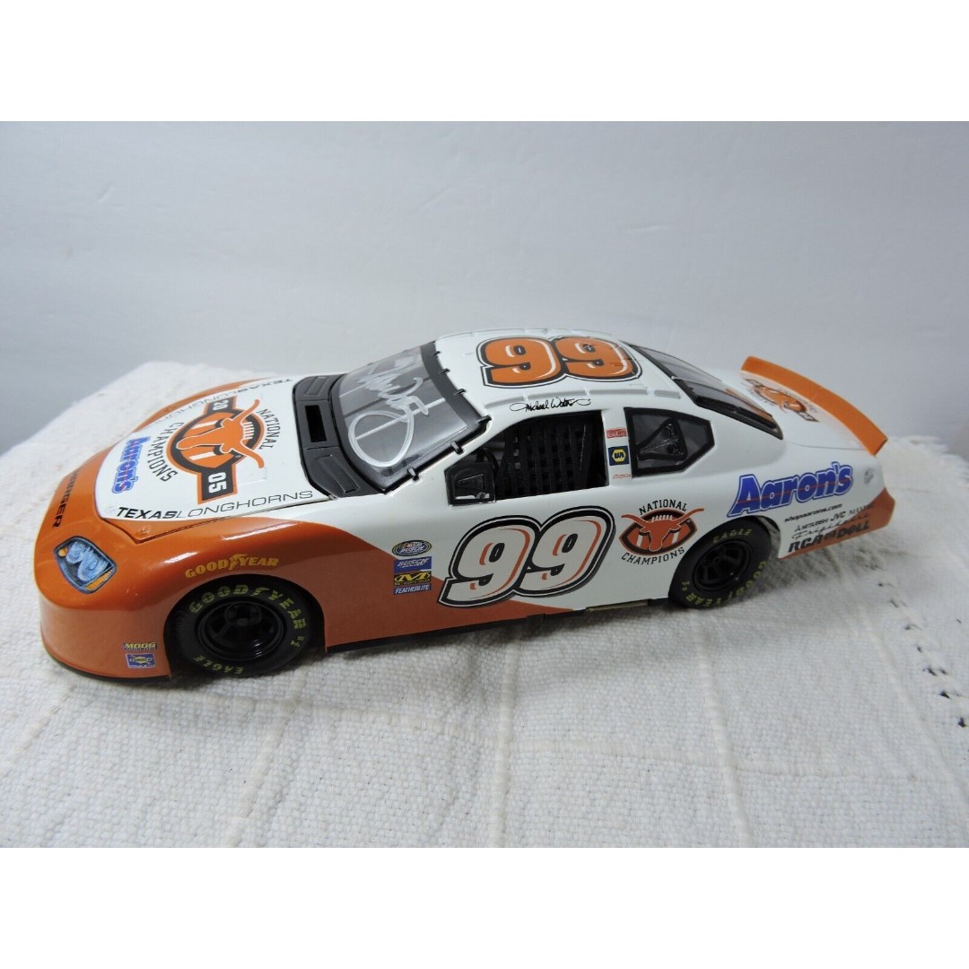 Nascar Michael Waltrip limited 2006 diecast national Champions 1:24 signed