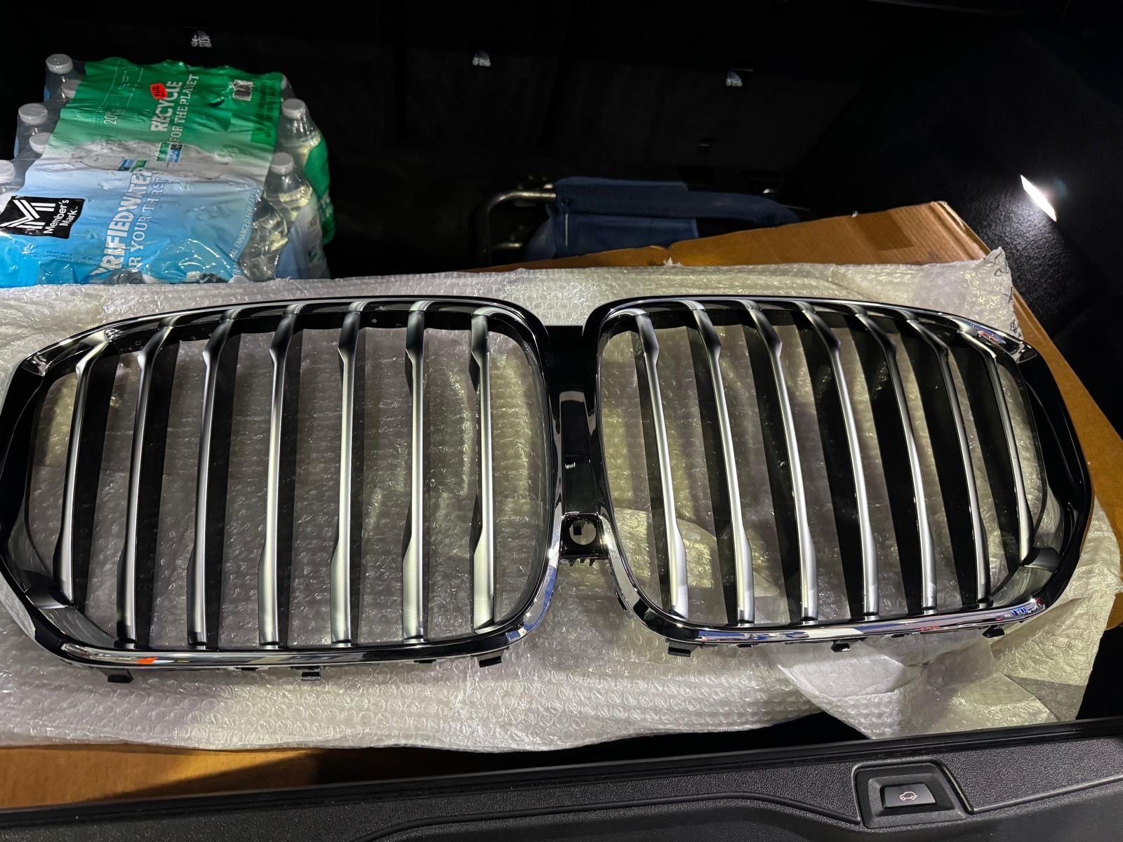 BMW Factory original grill. 2020-2023