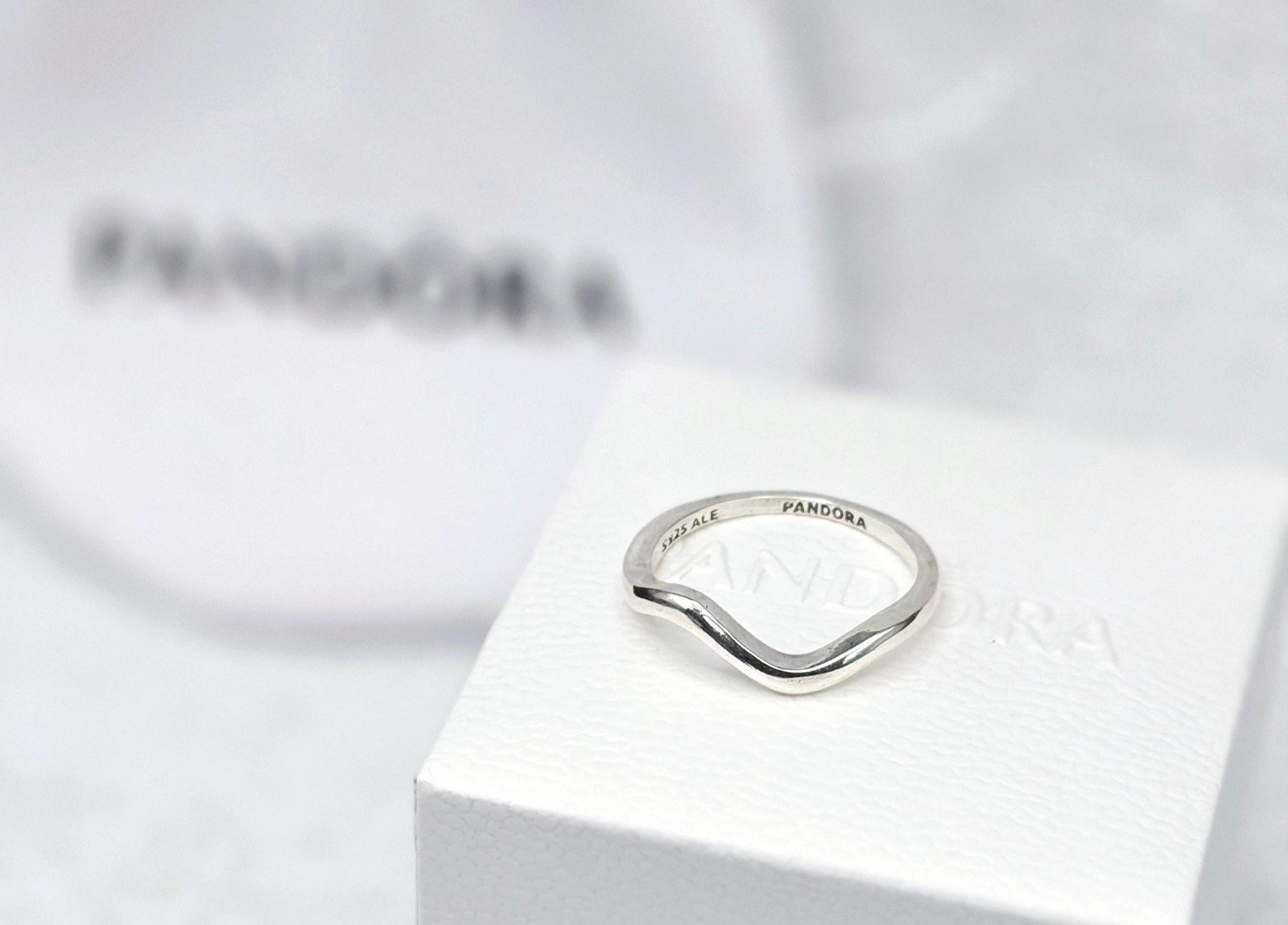 Pandora // Pandora Women's Polished Wave Sterling Silver Ring // Ring Size 7