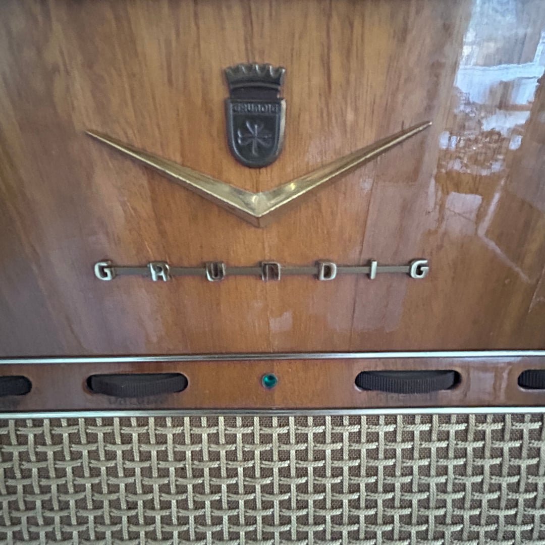 Grundig Hi-Fi Raumklang Tube Amp dual speaker MCM and am/fm record player