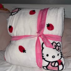 hello kitty strawberry full/queen blanket