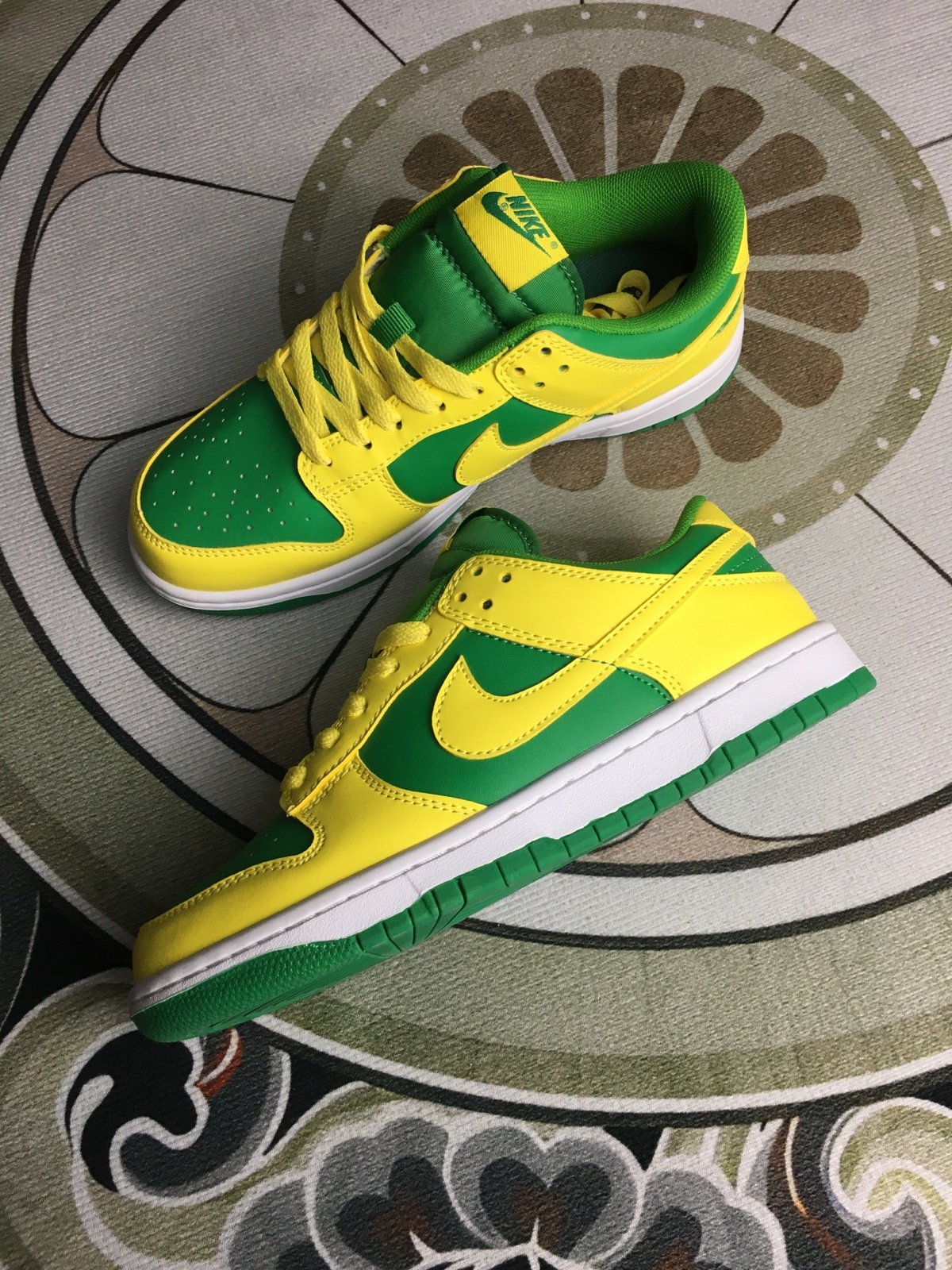 Runningshoes dunk low retro BTTYS women size 6.5 sneakers