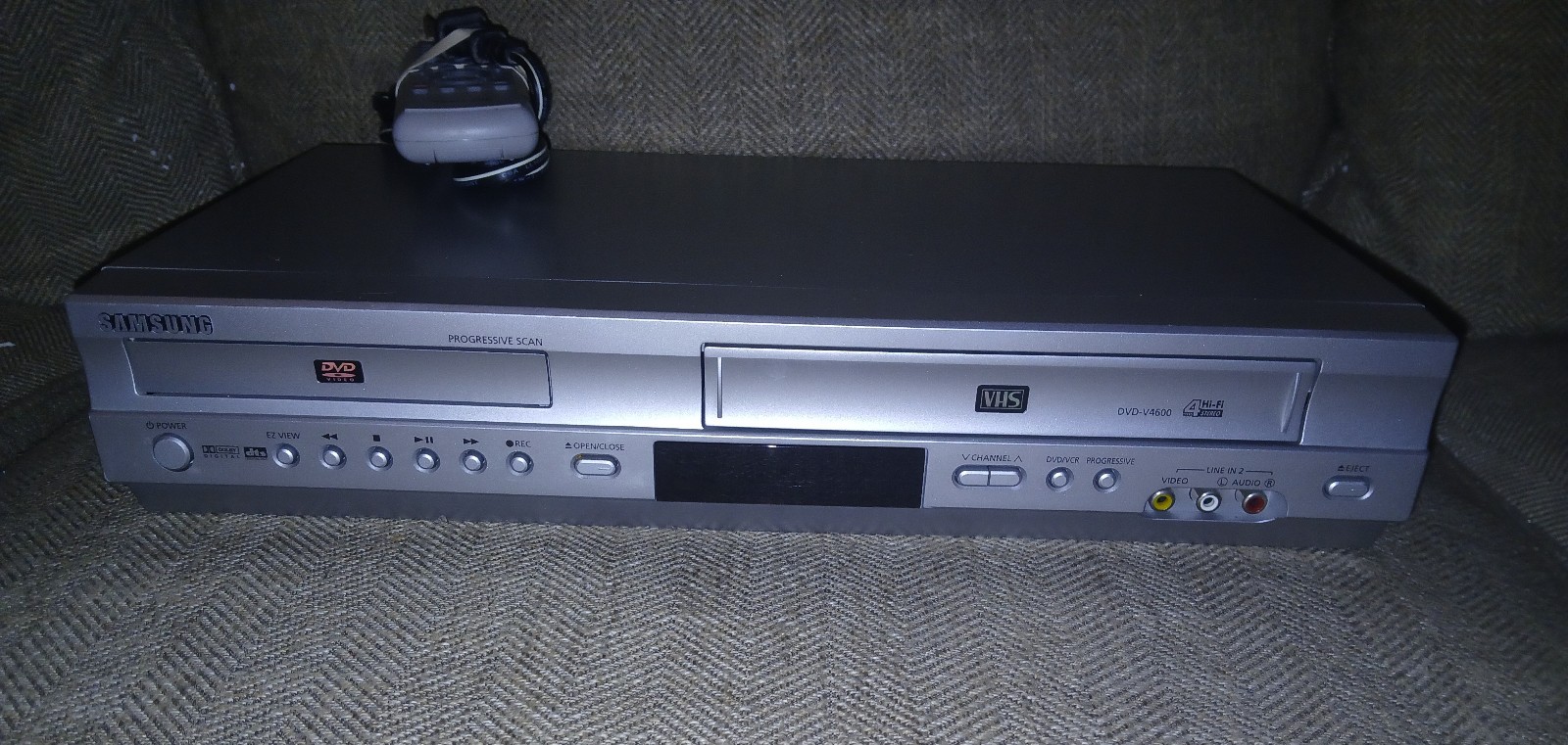 SAMSUNG DVD-V4600 DVD/VCR COMBO PLAYER
