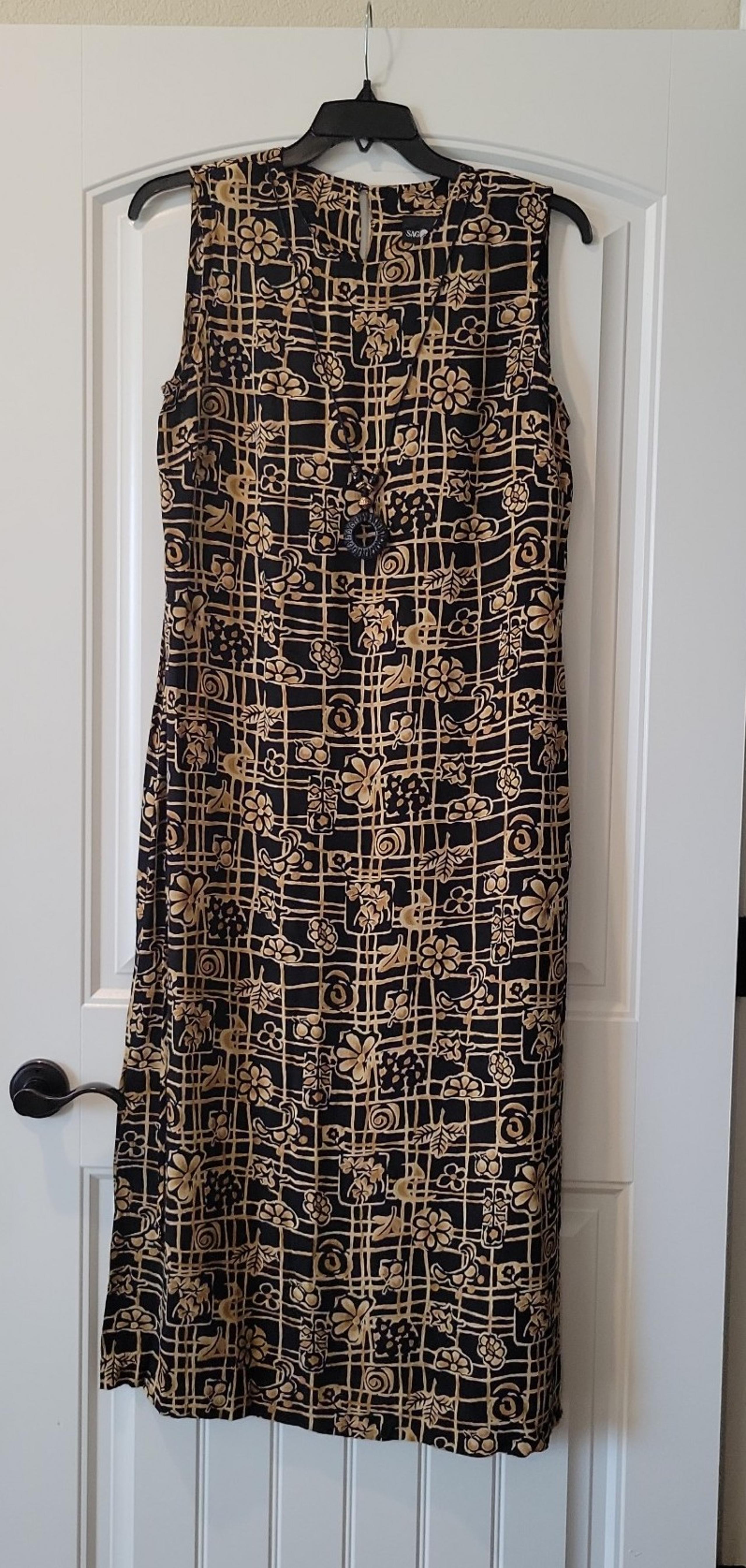 Sag Harbor maxi dress built in necklace 10