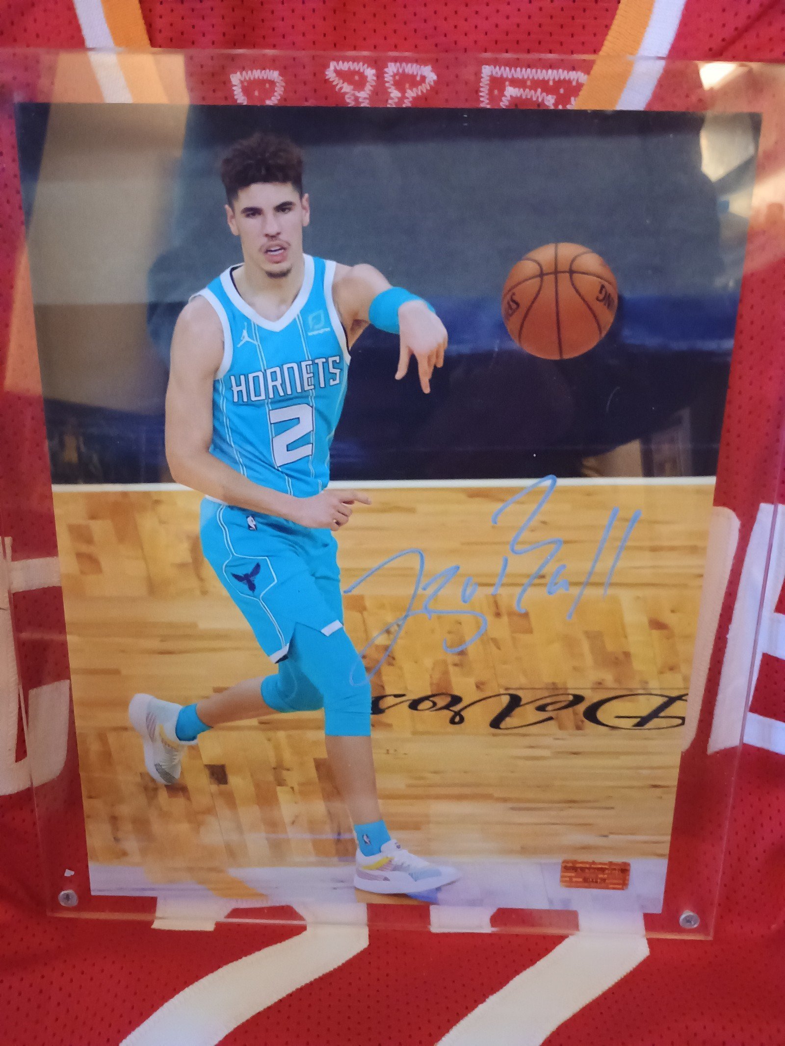 Lamelo ball 8×10 signed photo