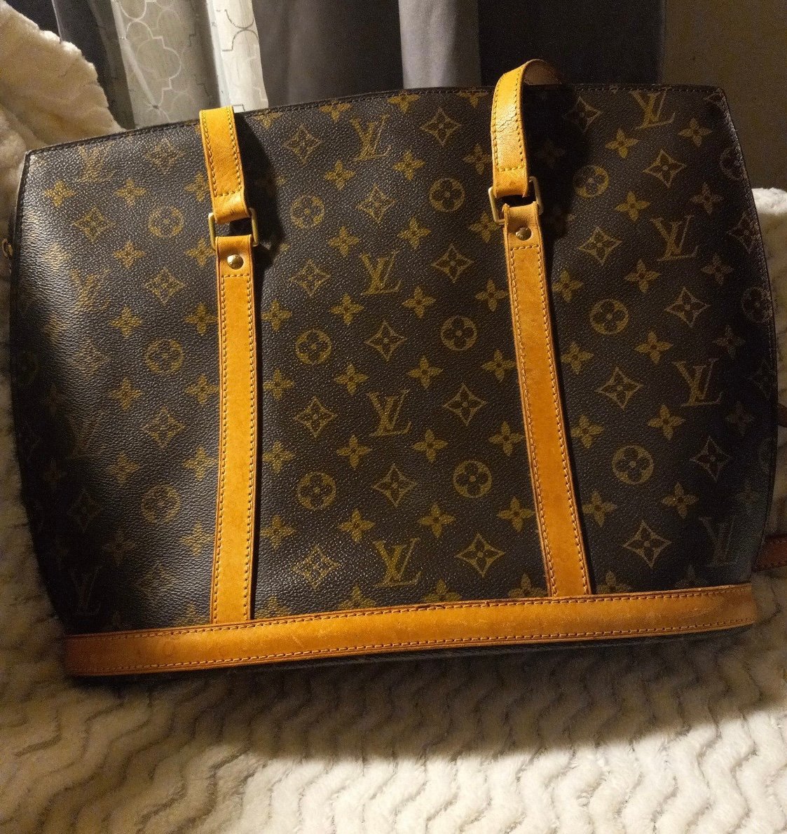 Louis Vuitton shoulder bag authentic