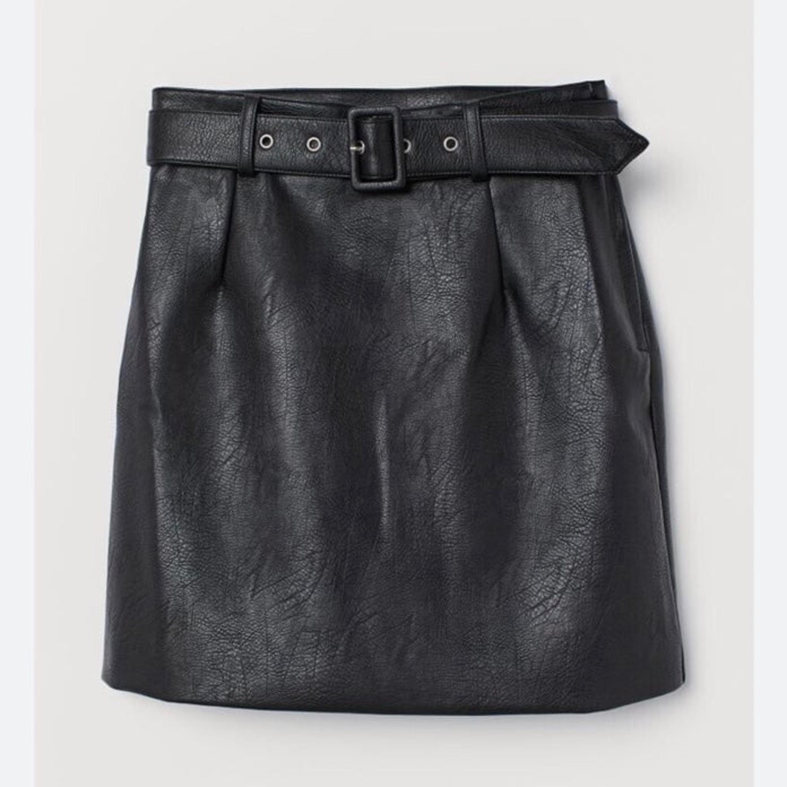 H&M Divided Women’s Black Faux Leather High Waisted Belted Mini Skirt Size 0