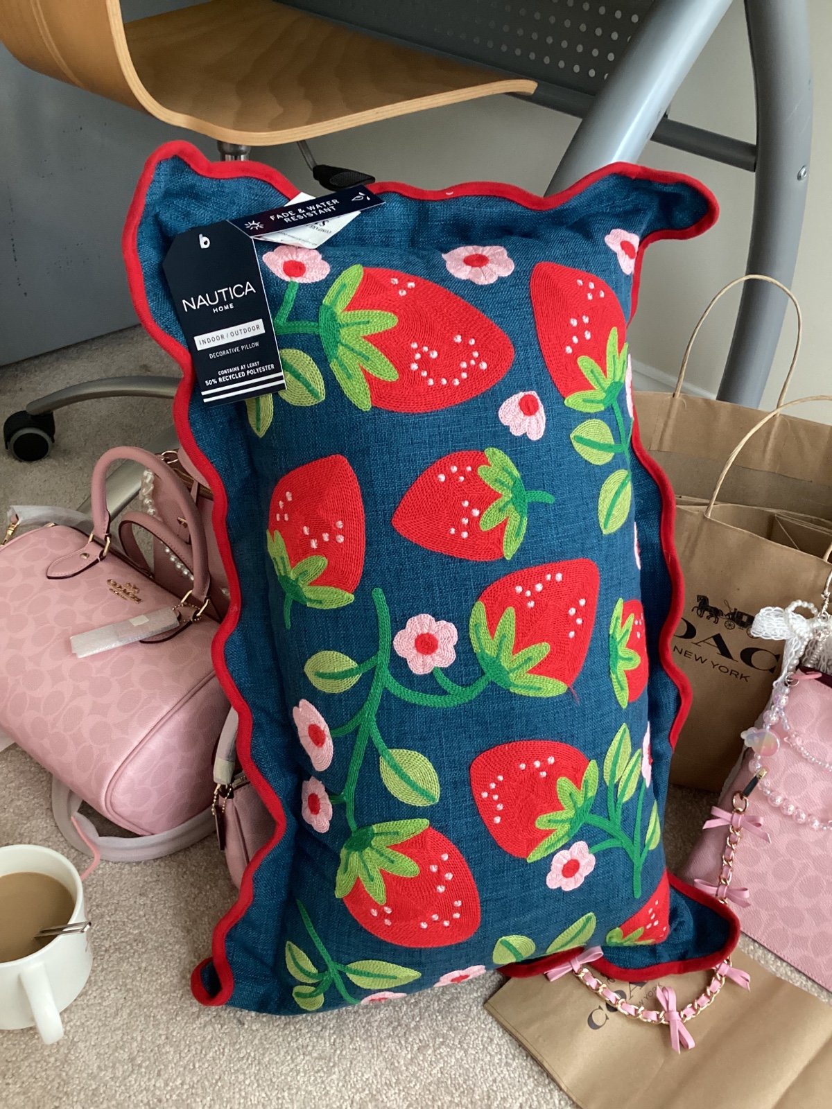 ❤️❤️Pink Strawberry Pillow viral