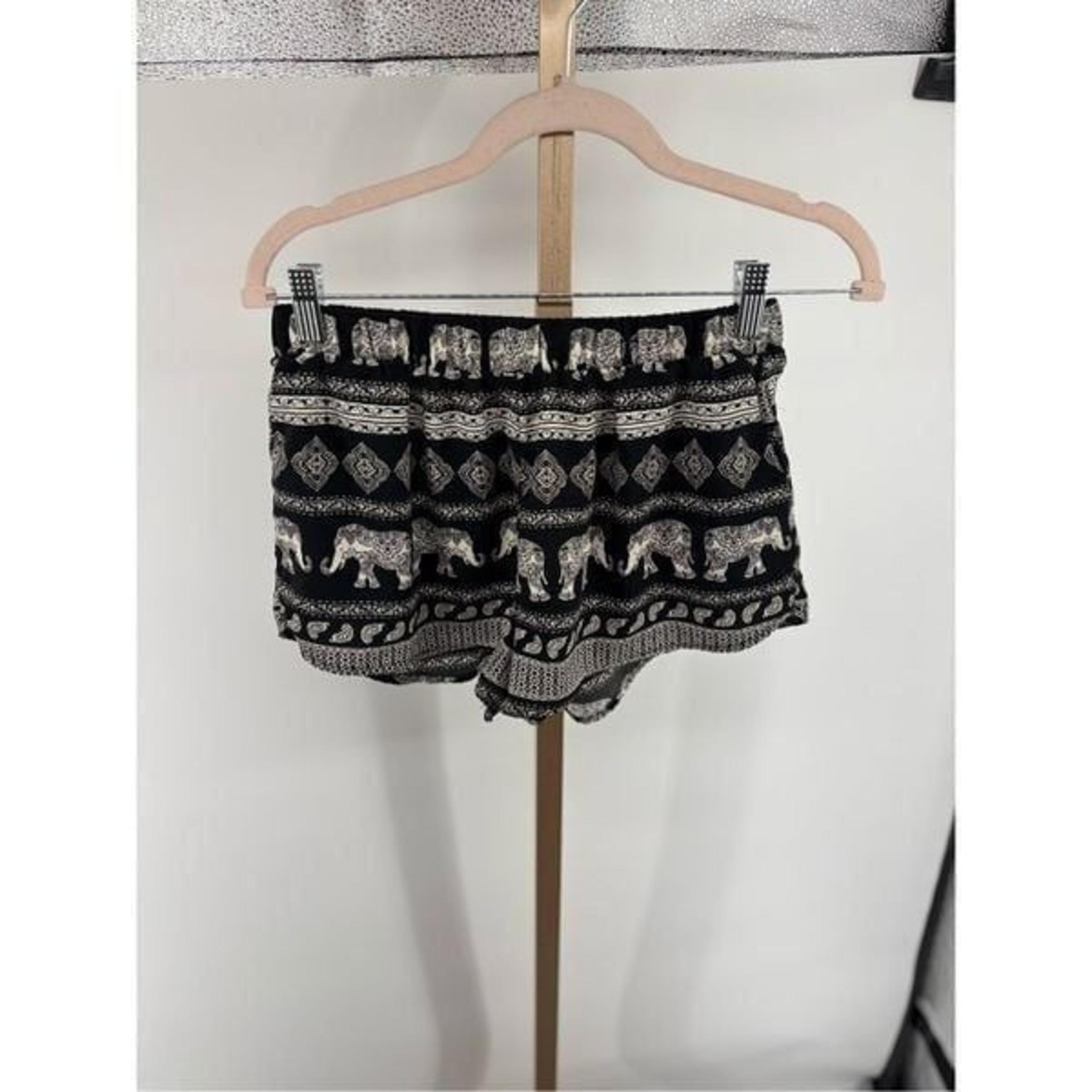 Forever 21 Pull on Shorts Womens Black Elephant Print Casual Lounge Size Medium