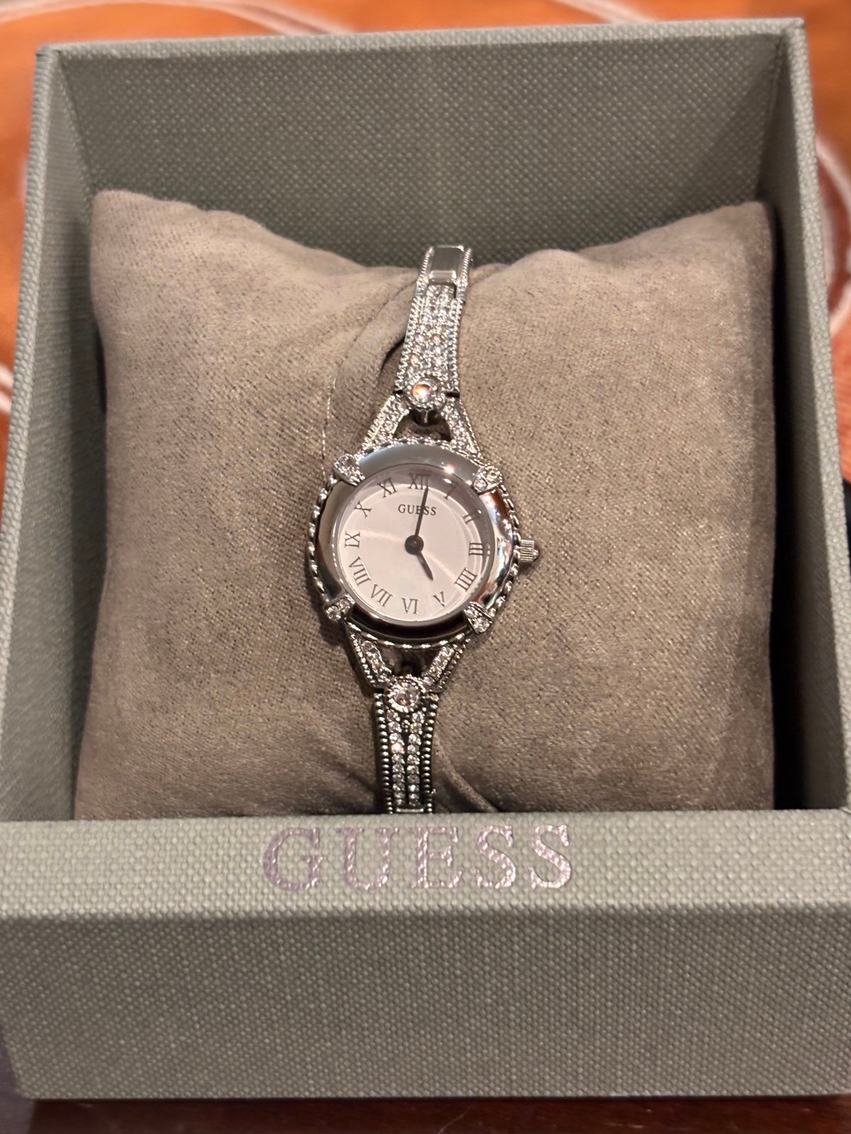 GUESS Silver-Tone Petite Crystal Watch U0135L1 with Original Box – Women’s Stain