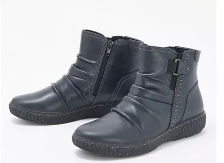 Black Caroline Orchid Clarks short ankle slouched NEW casual flat boots, Sz 8