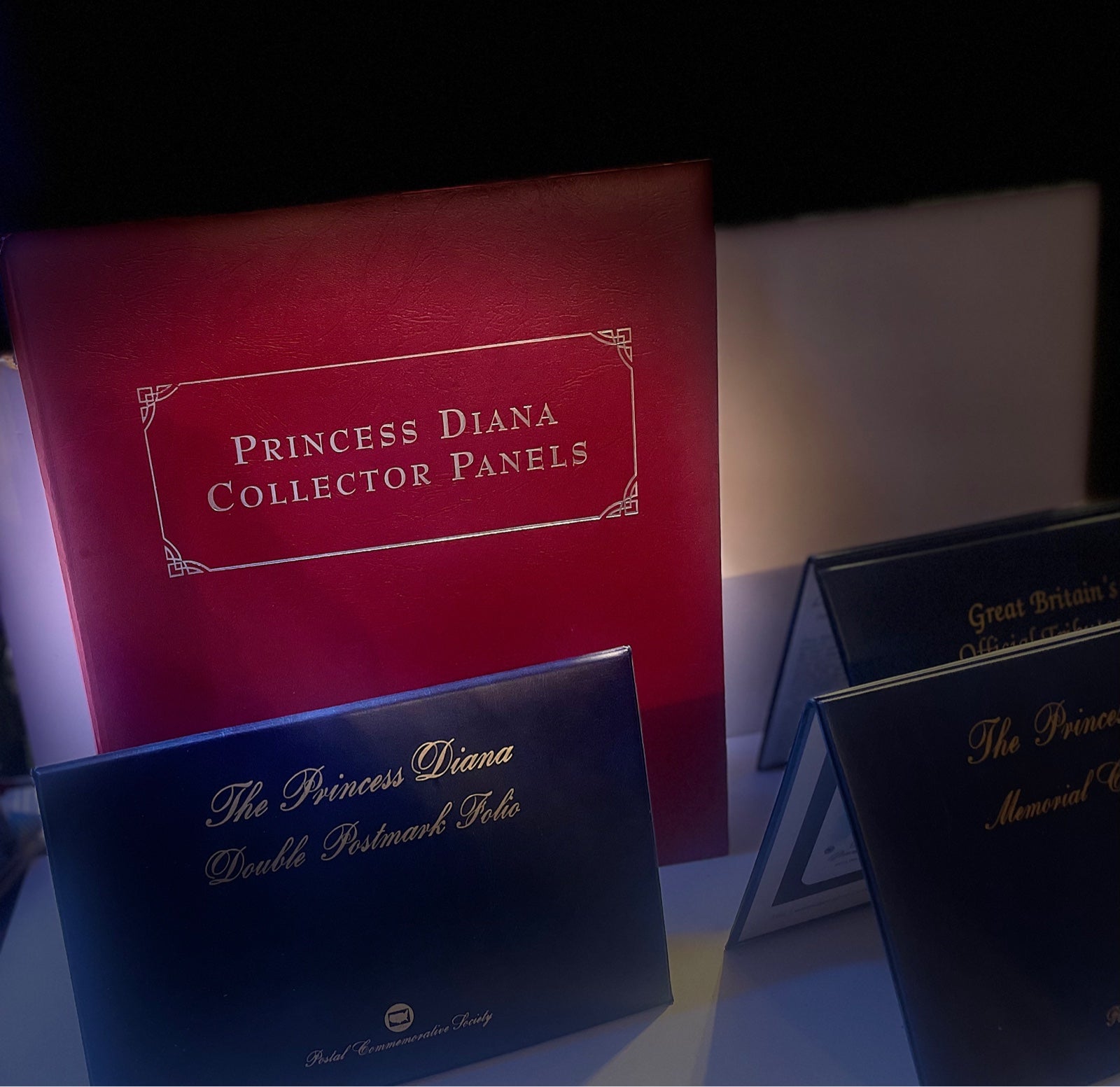 Princess Diana World Commemorative Stamp Set And Coin!