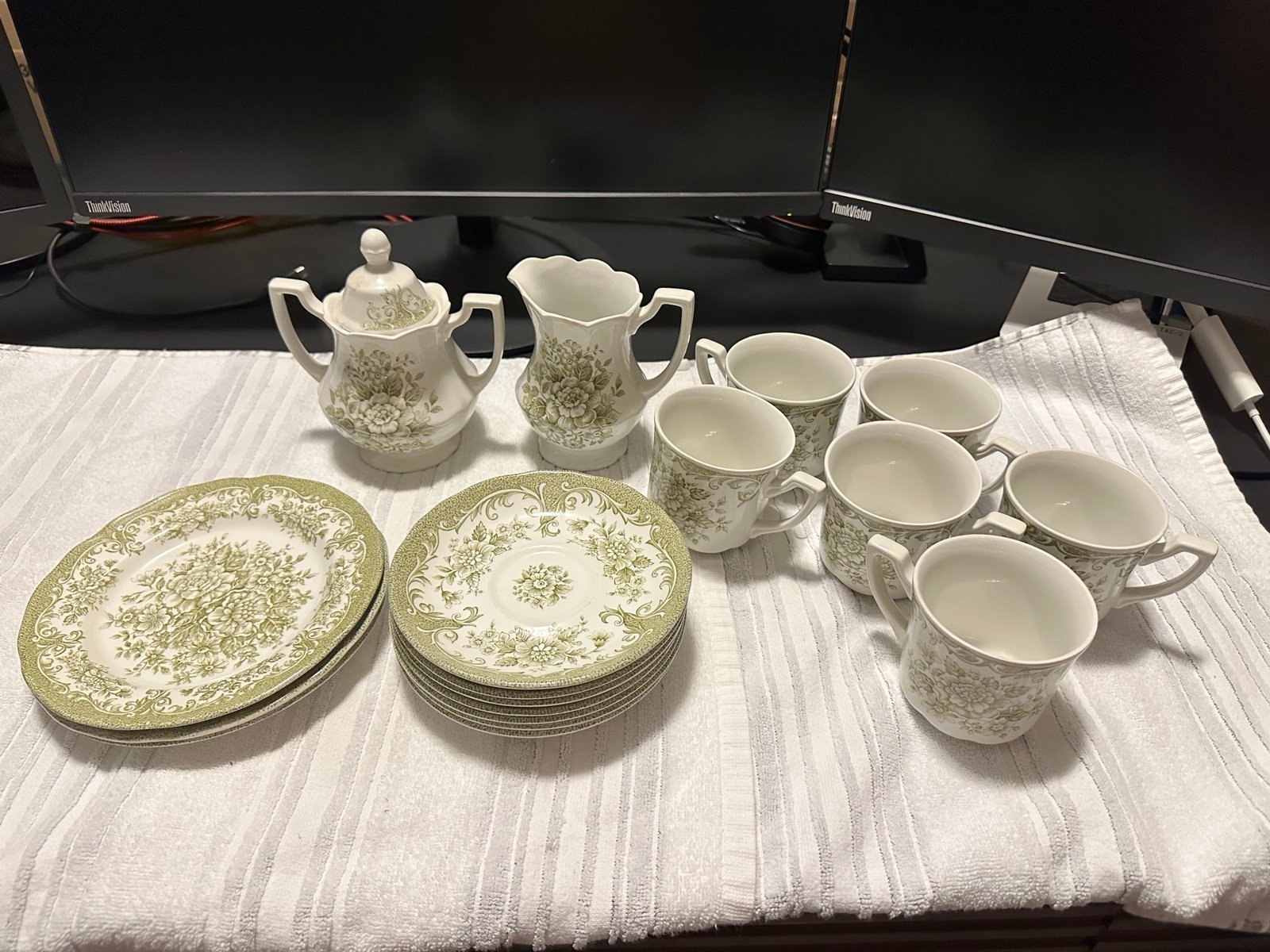J & G MEAKIN Royal Staffordshire AVONDALE Coffee Tea Cups PLATES VINTAGE LOT