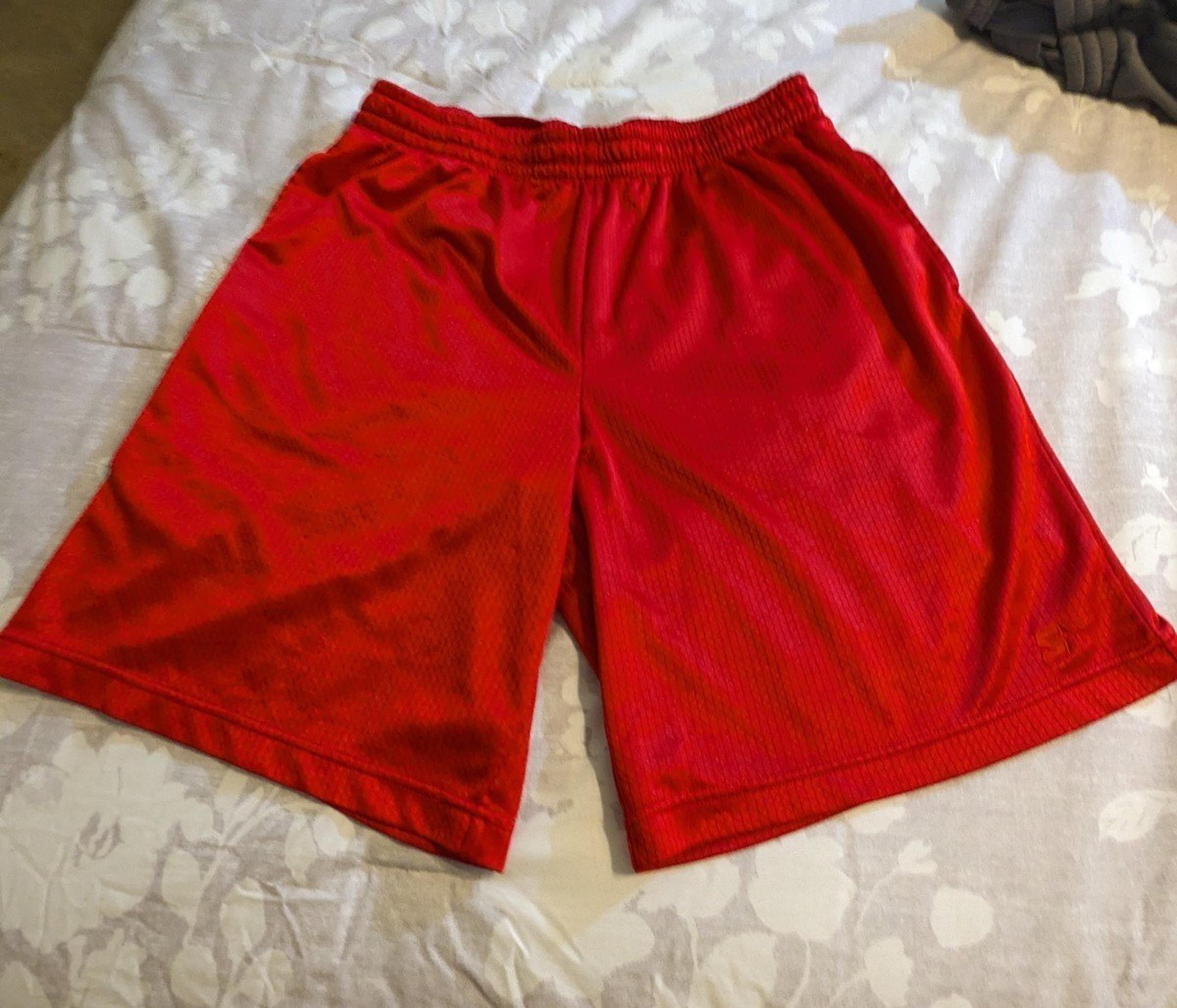 Shorts  Men's Star basketball wear.  Comfort and style sz32-34