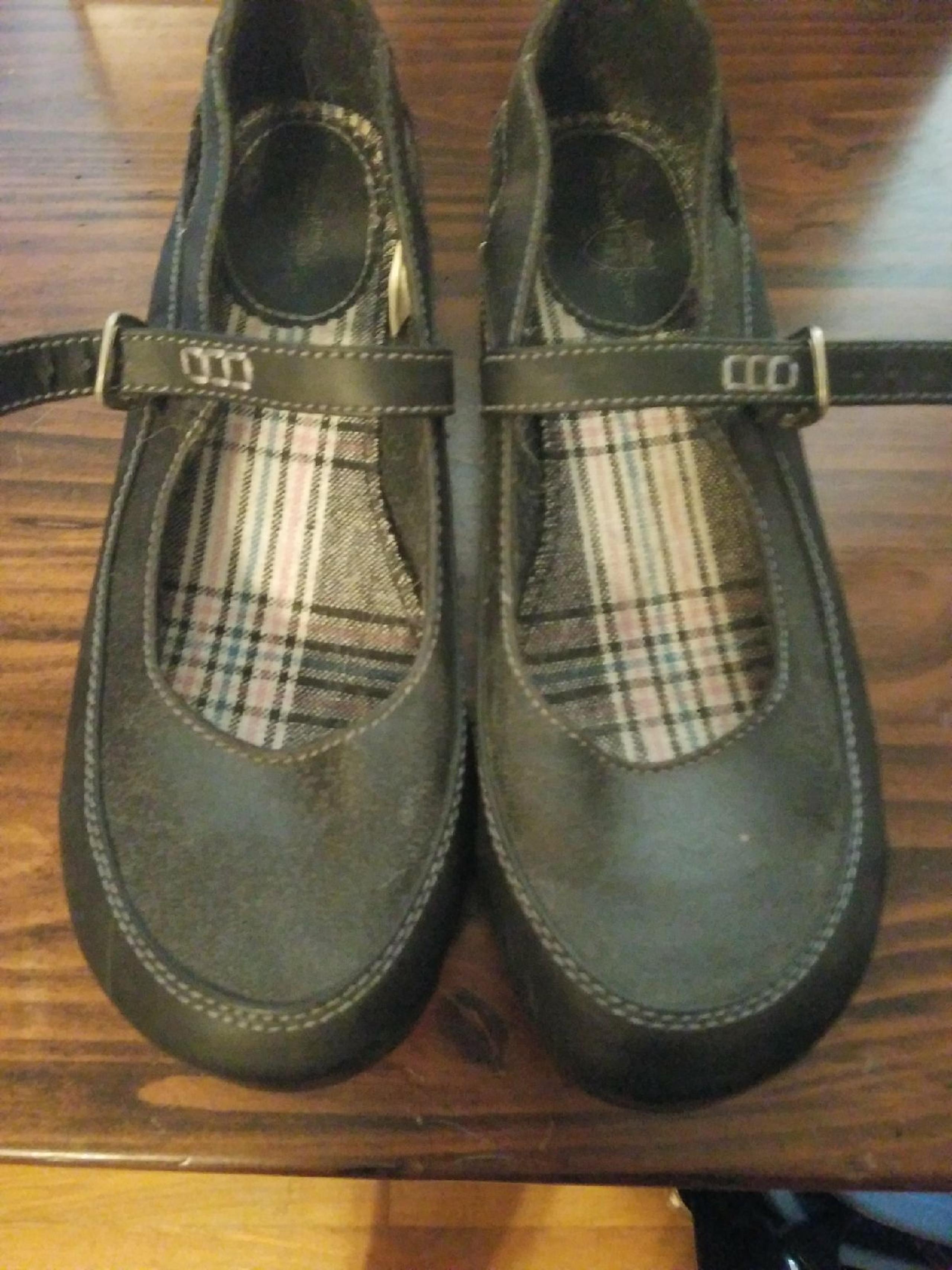 BLACK SIZE 9 STRAP SHOES NEW
