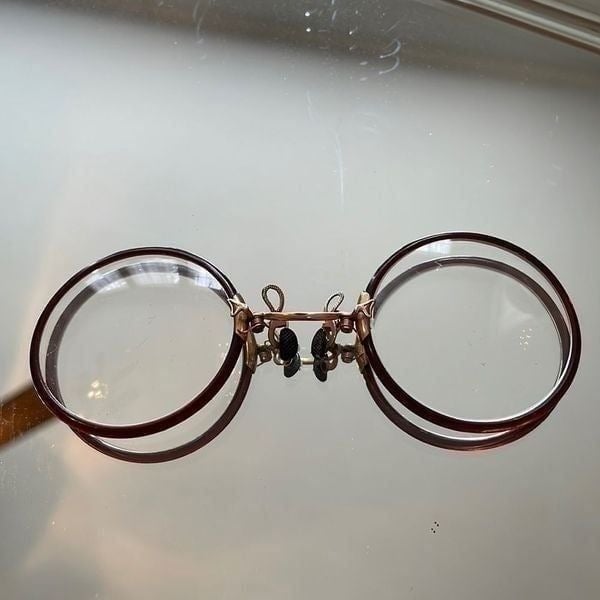 Vintage/antique pince nez brown rimmed eyeglasses
