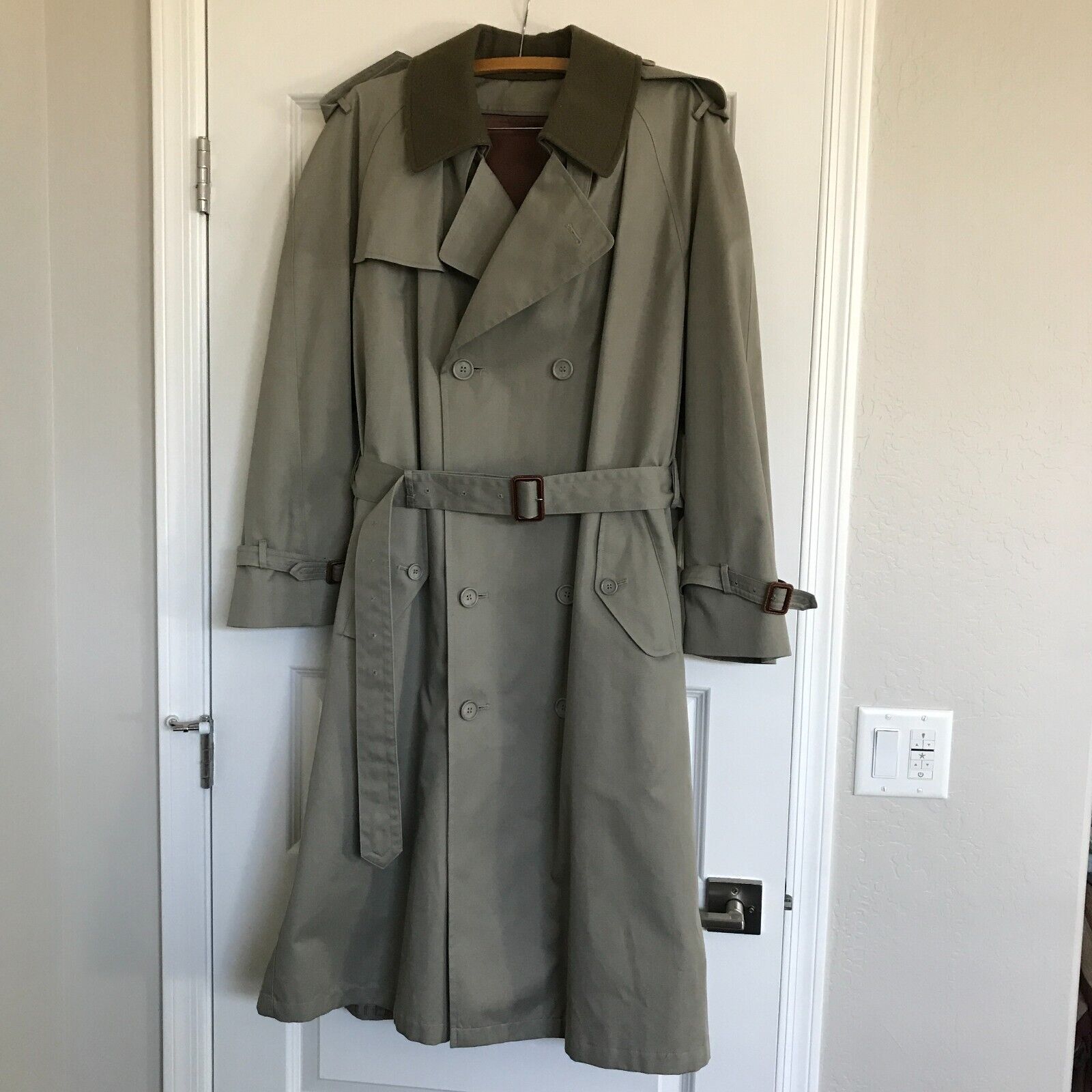 Executive Collection Double Breasted Lined Belted Trench Coat Mens 42 Regular