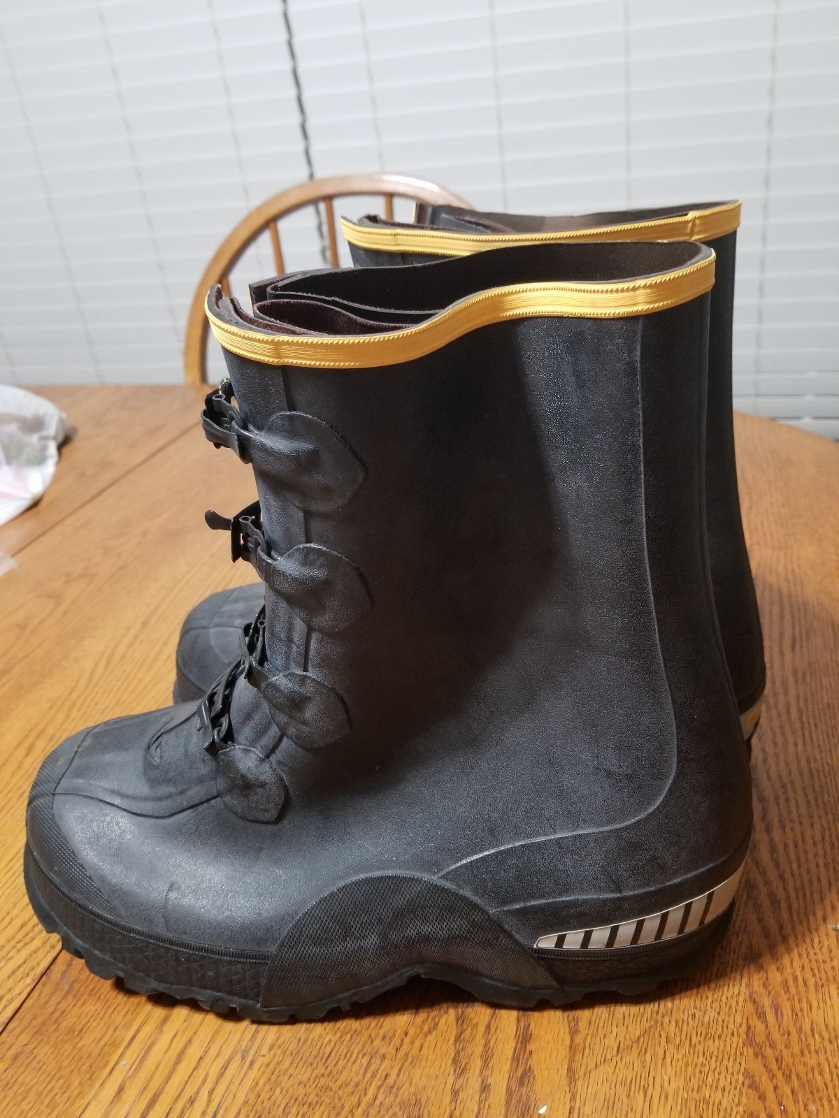 ZXT 4 Buckle overshoe rubber boots black size 10
