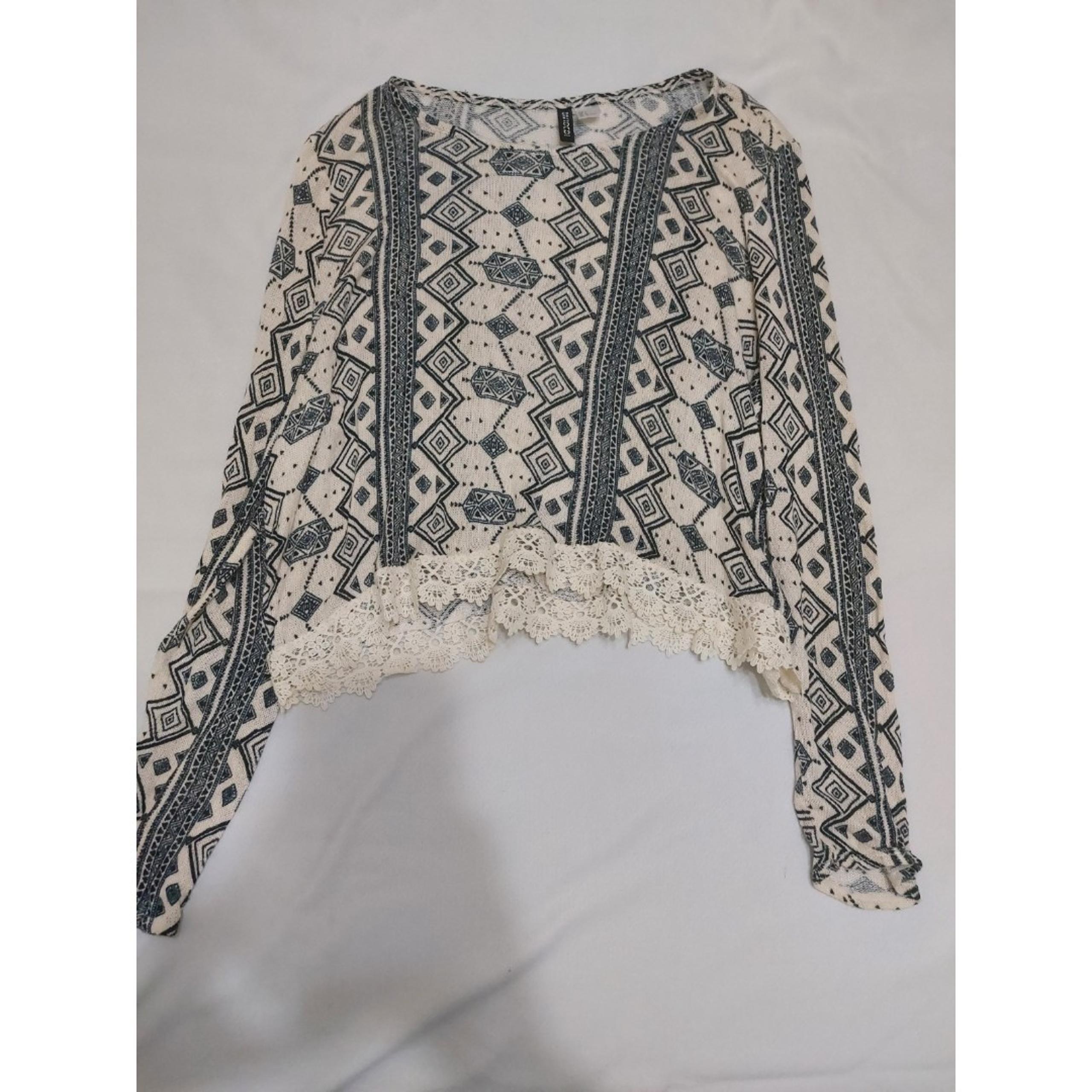 H&M Divided Long sleeve knit thin boho lace black and off white crop top