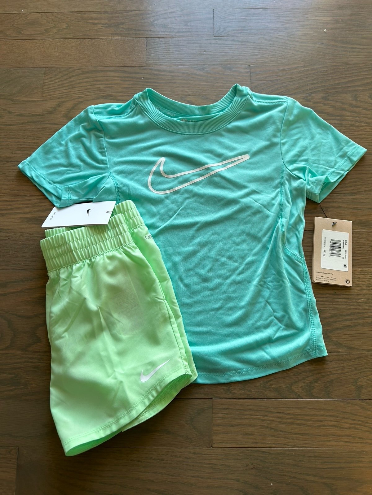 NWT Nike Little Girls Set size 6X