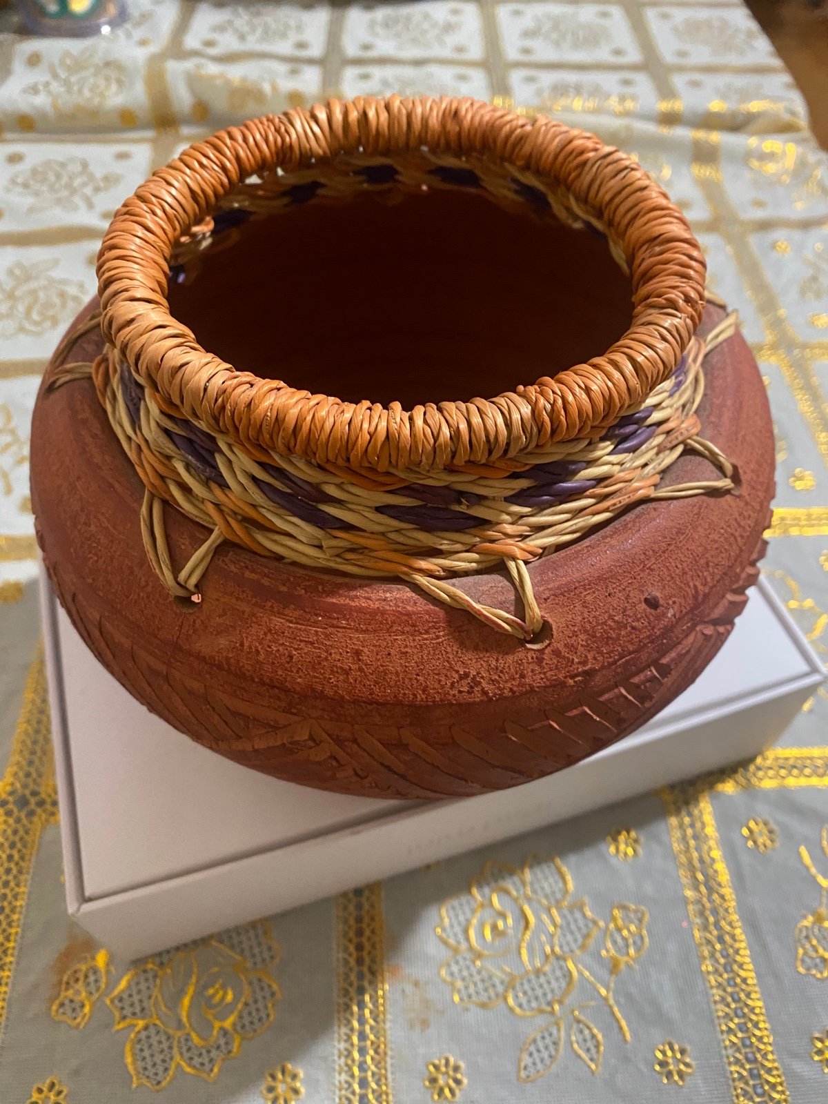 Artesanal pot decorative